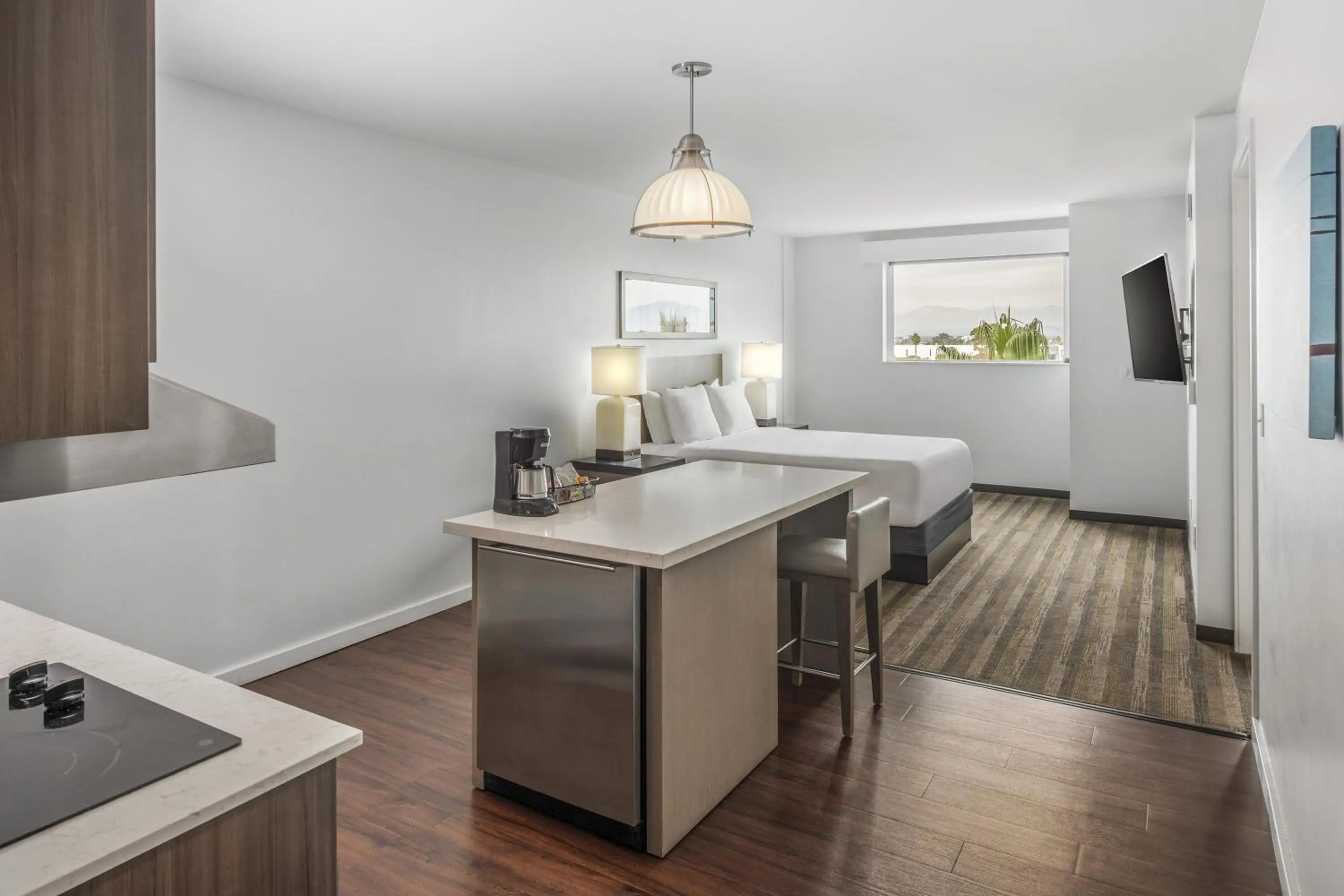 Bed in Hyatt House Irvine/John Wayne Airport