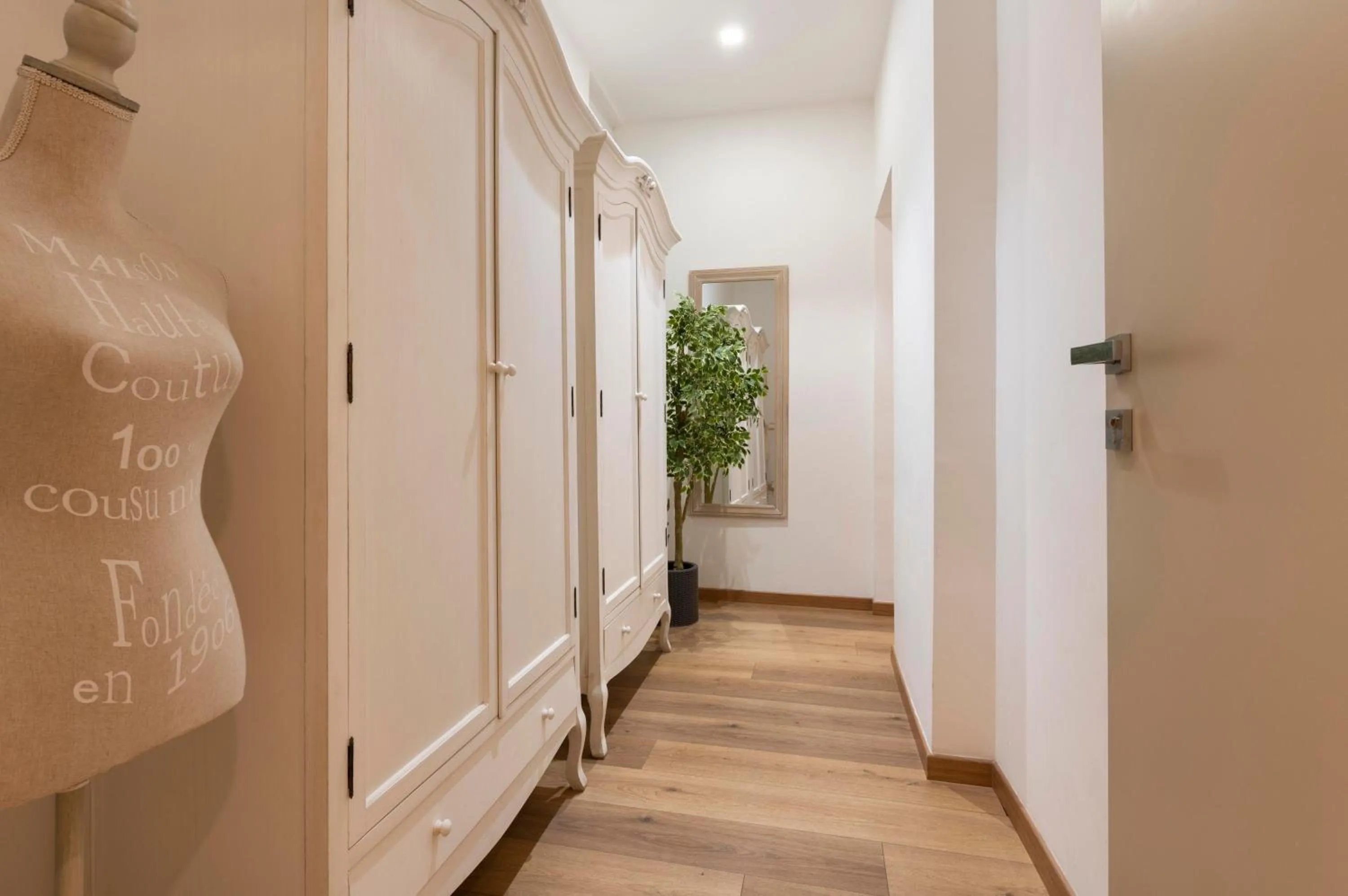 wardrobe in Popolo & Flaminio Rooms