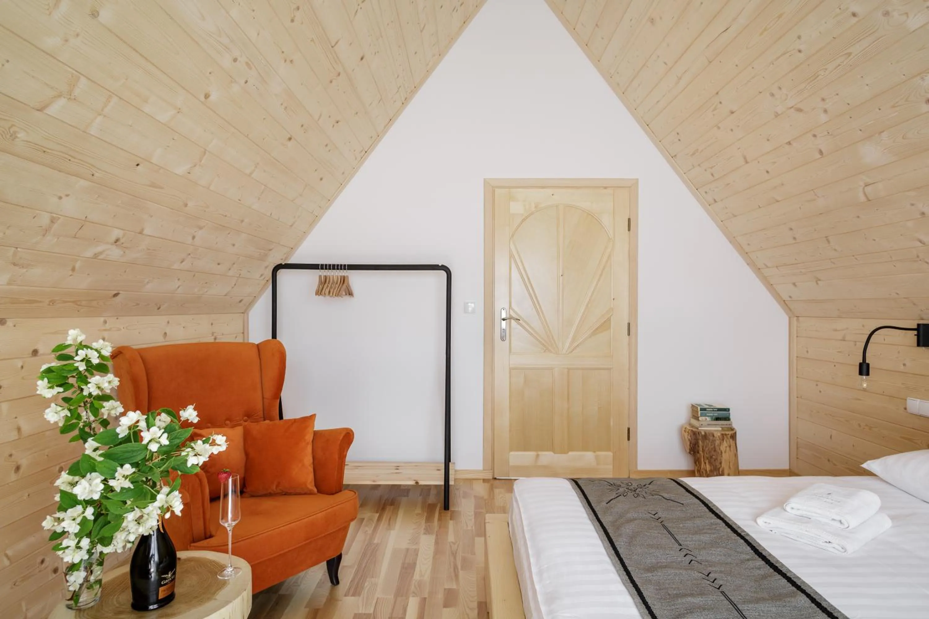 Bedroom, Bed in Tatra Wood House