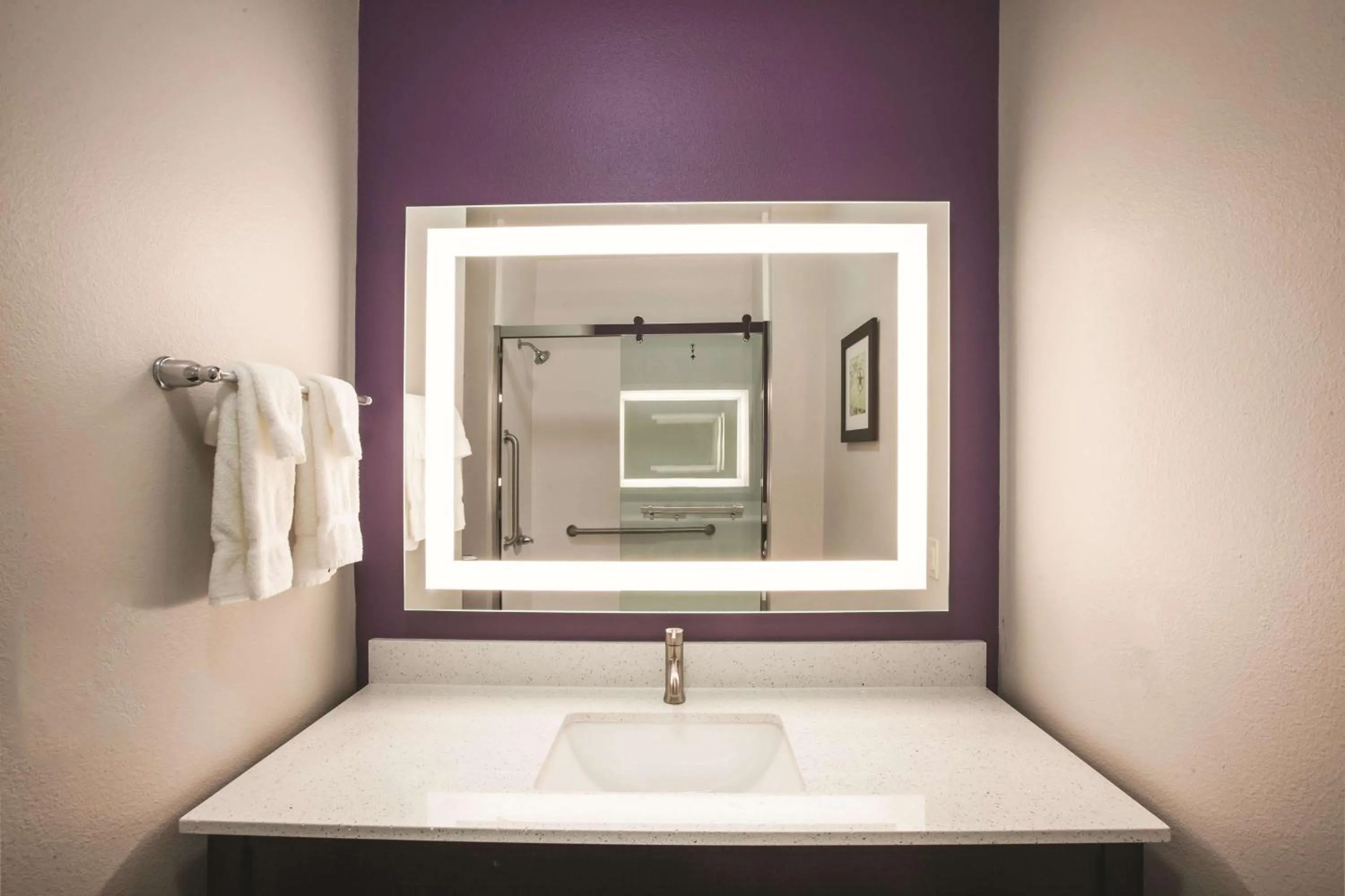 Photo of the whole room in La Quinta by Wyndham Lubbock South