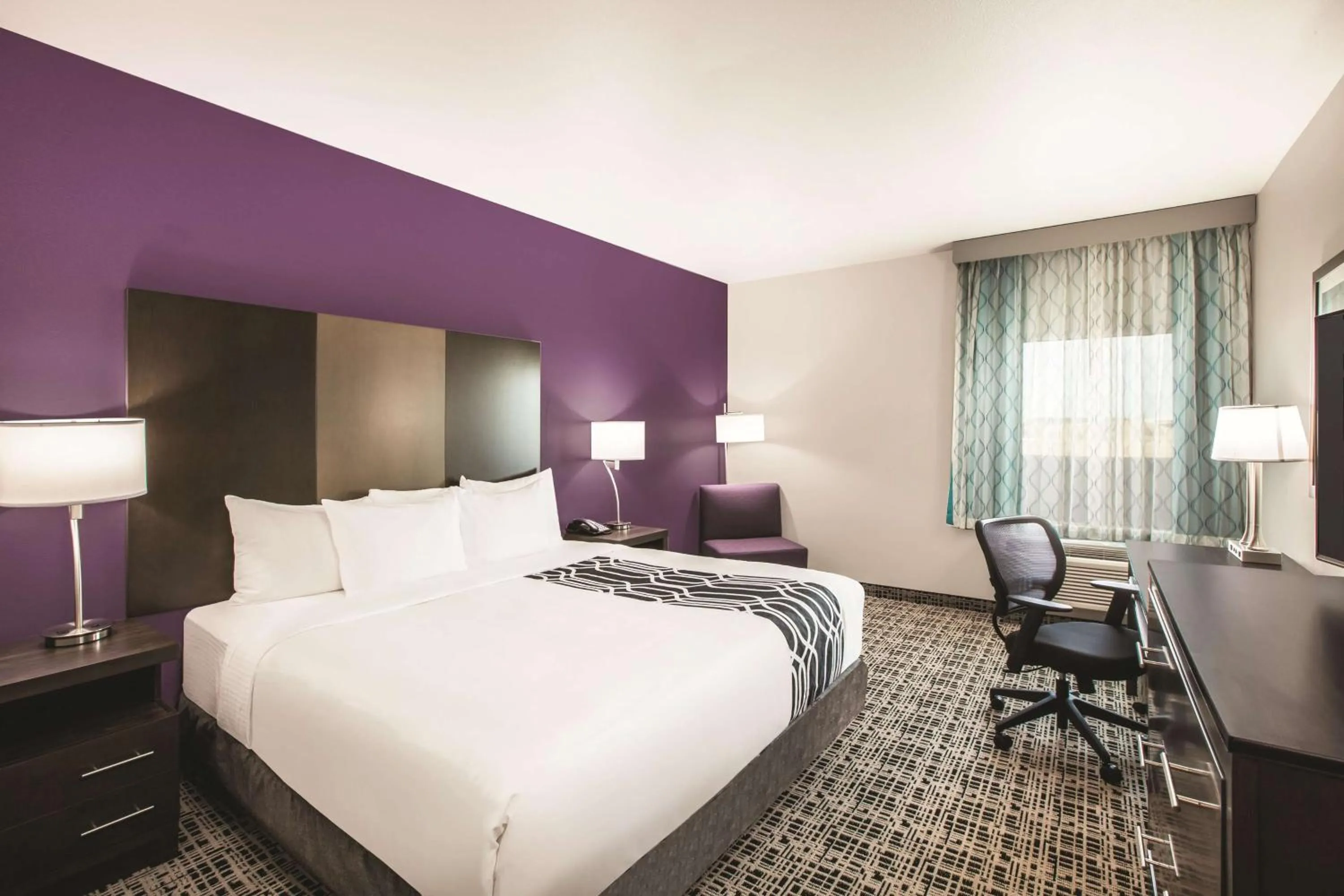 Photo of the whole room, Bed in La Quinta by Wyndham Lubbock South