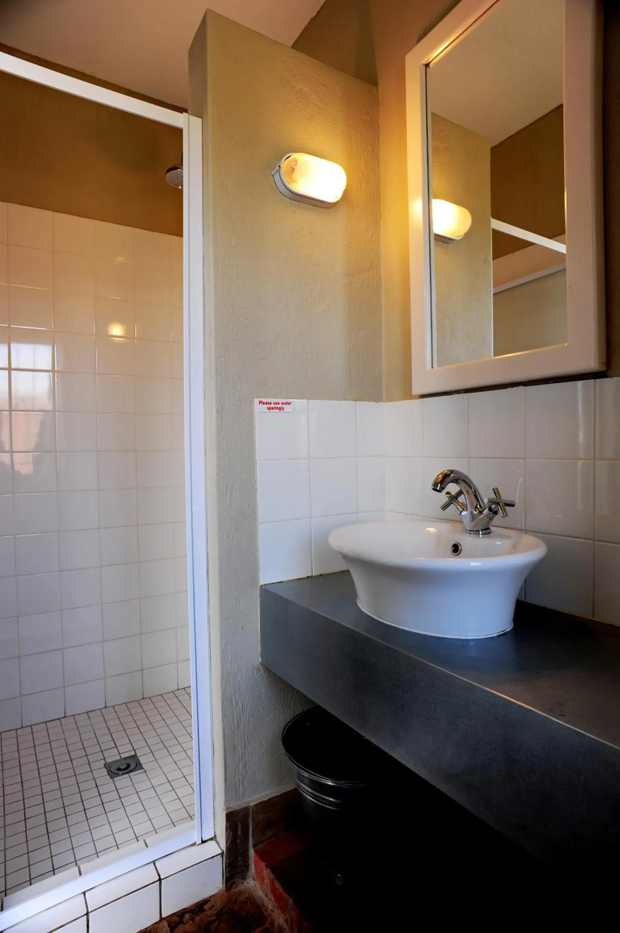 Budget Twin Room in Villa Paradiso Budget Twin Room in Villa Paradiso