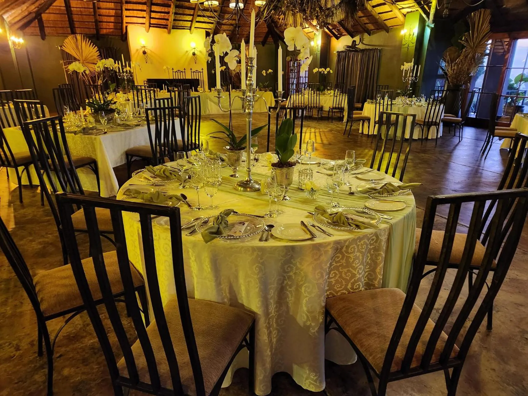 Restaurant/places to eat in Villa Paradiso