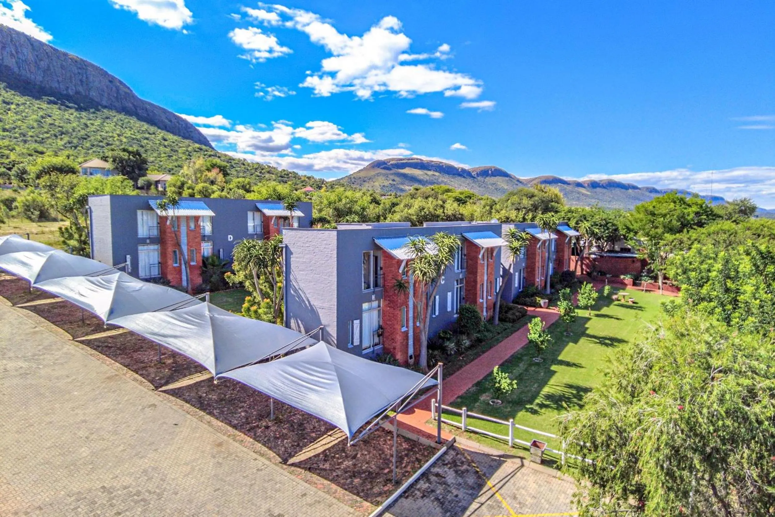 Property building in Villa Paradiso