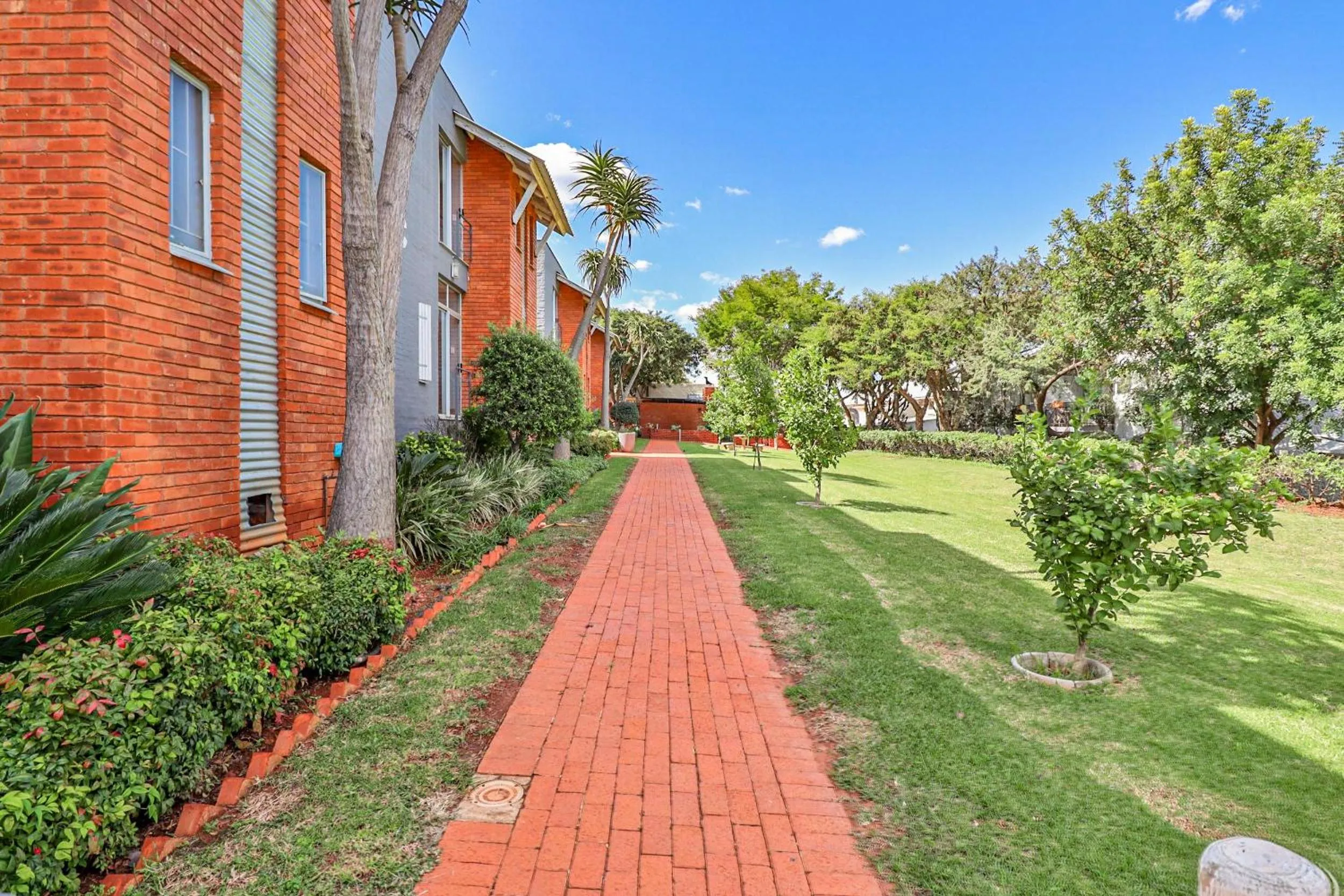 Property building in Villa Paradiso