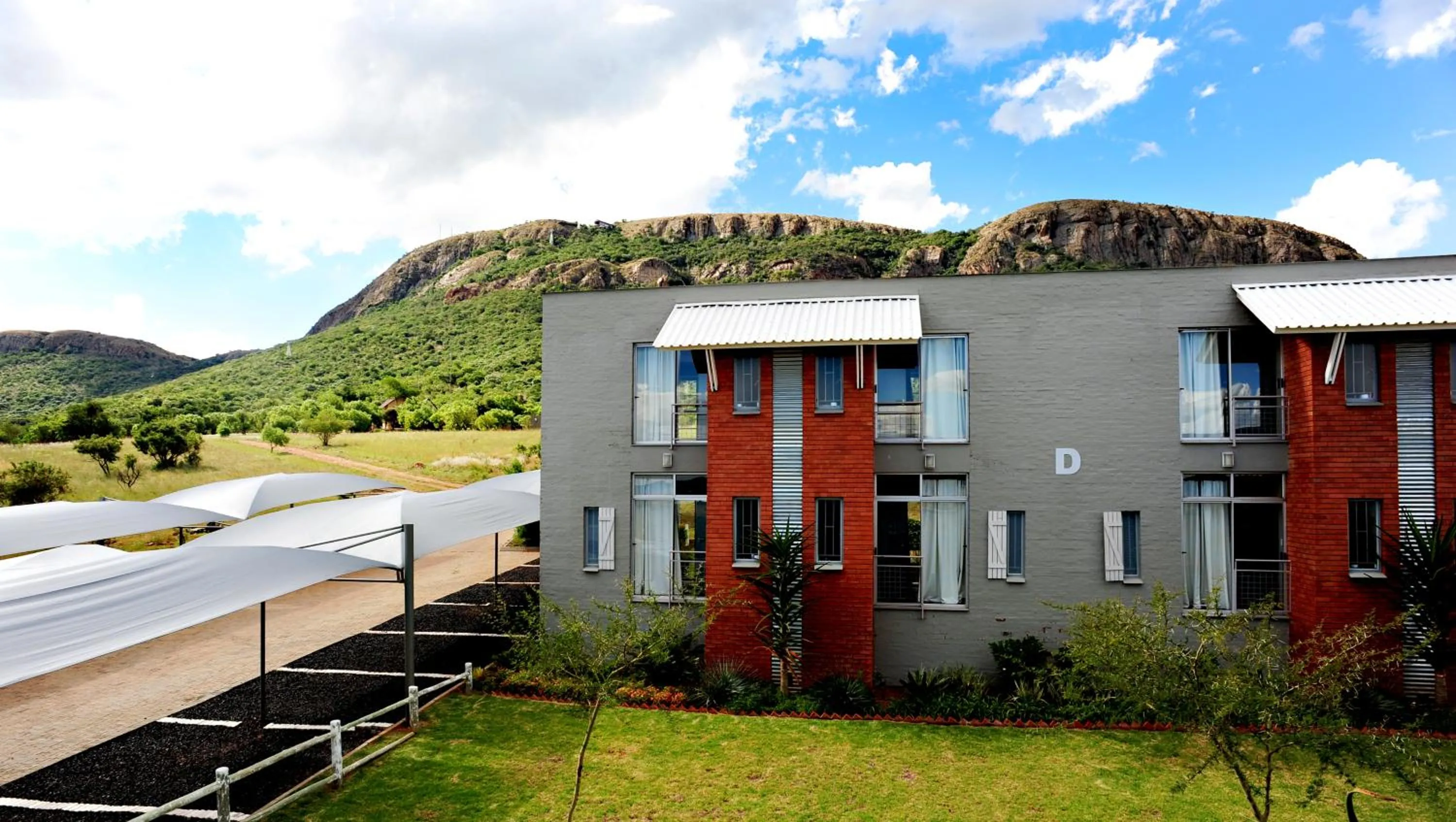 Property building in Villa Paradiso