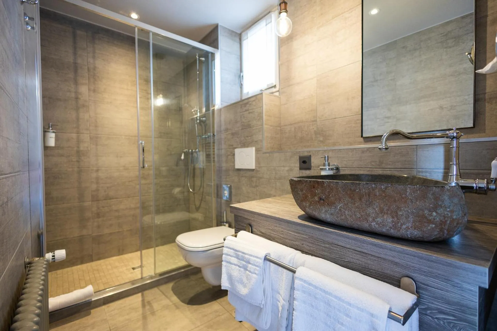 Shower in Seven Boutique Hotel