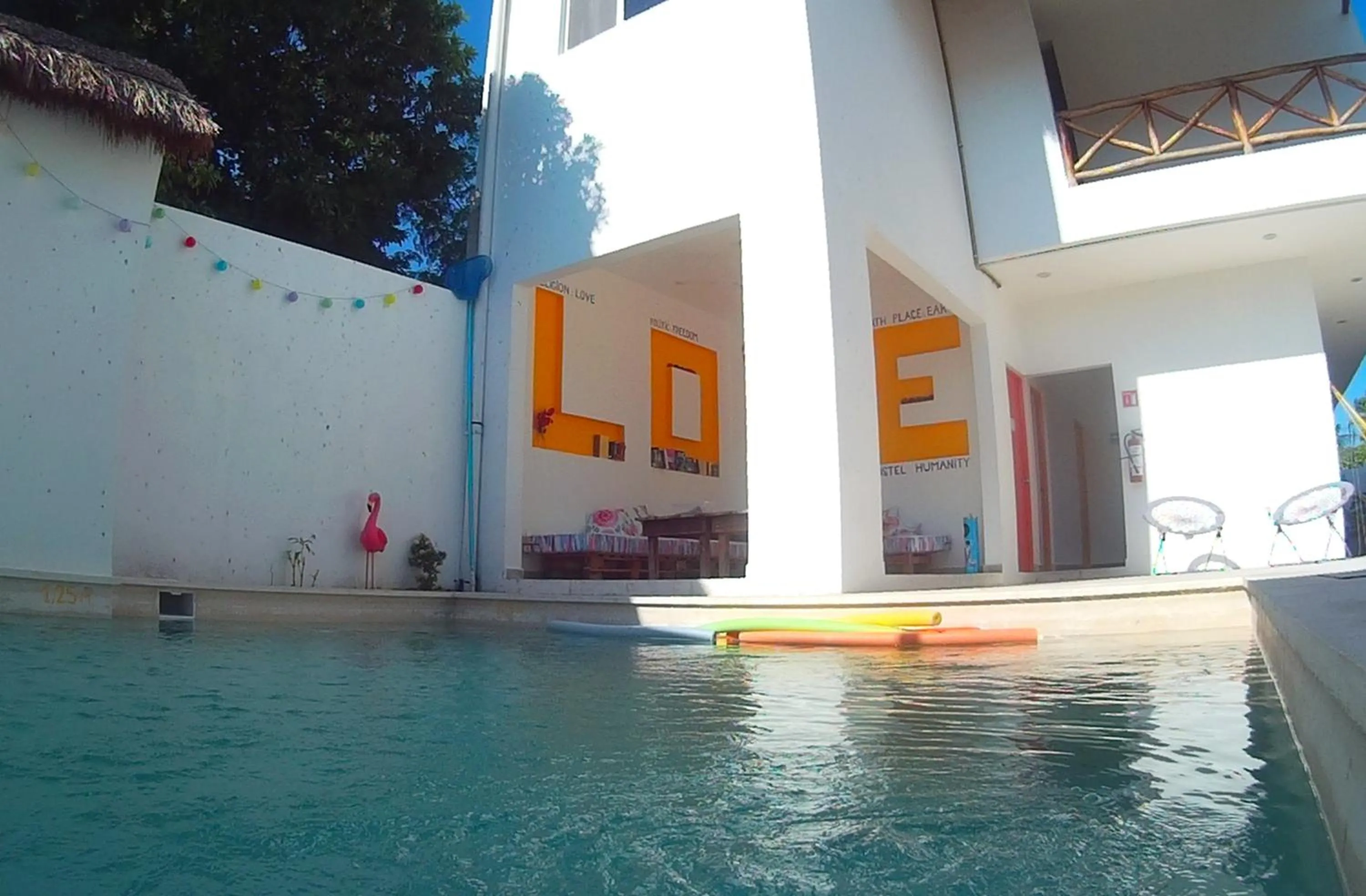 Communal lounge/ TV room in Hostel Humanity - Puerto Morelos