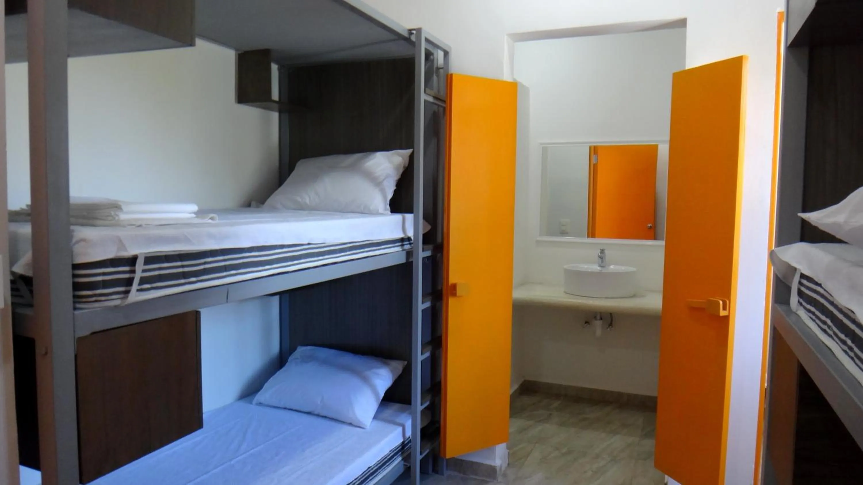 Bathroom, Bed in Hostel Humanity - Puerto Morelos