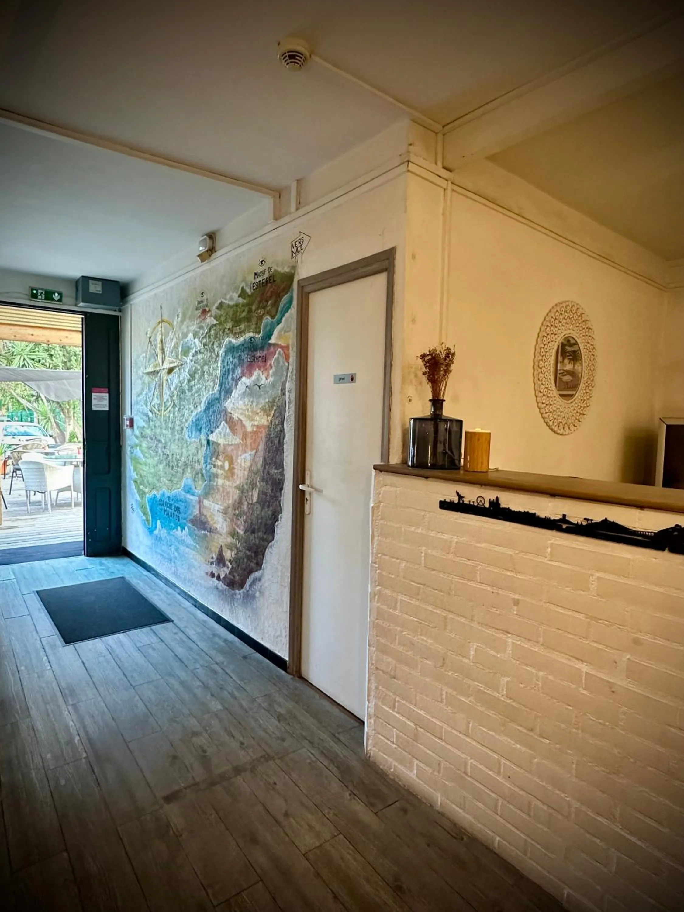 Lobby or reception in Hôtel Auberge Provençale