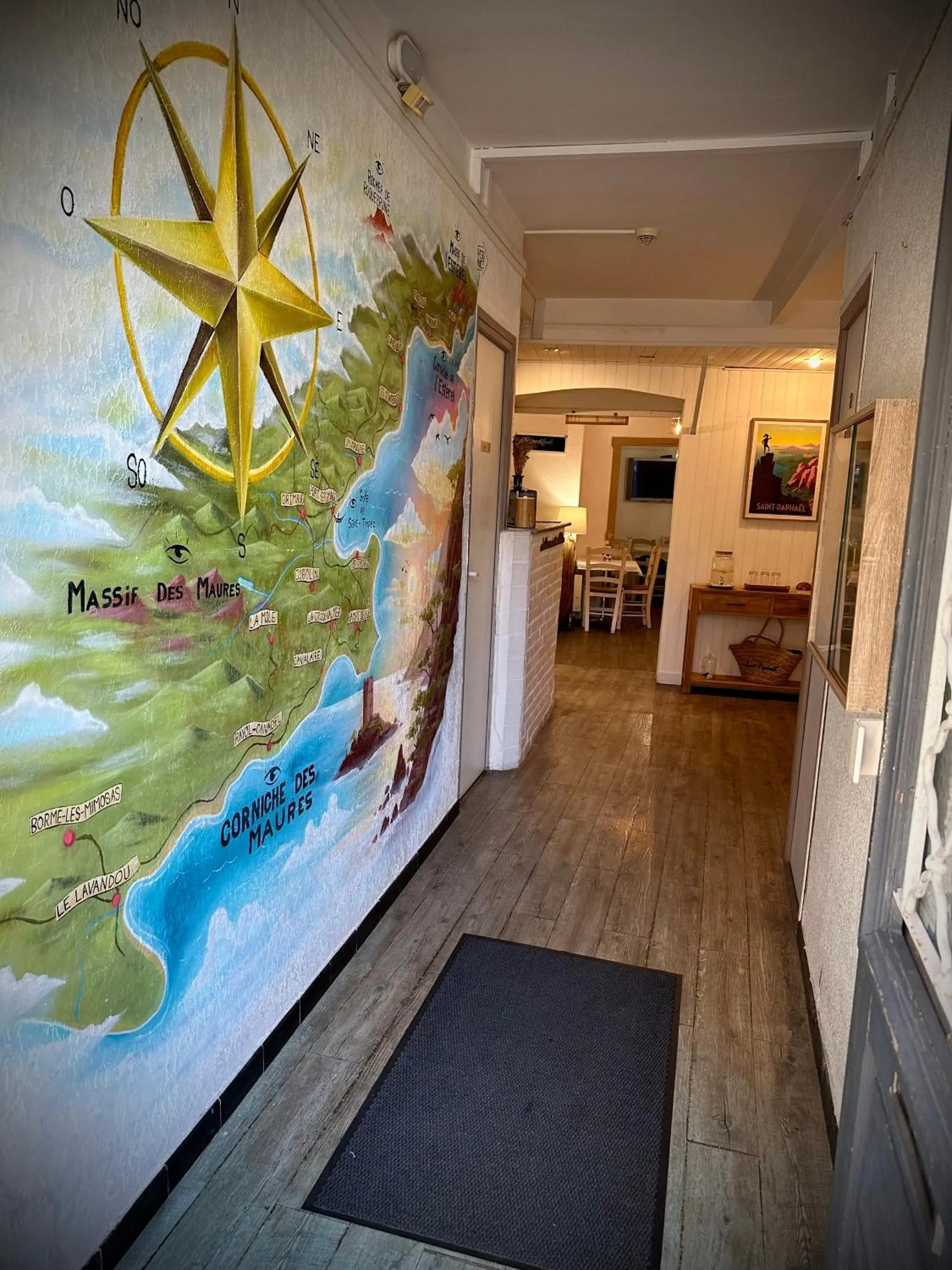 Lobby or reception, Bed in Hôtel Auberge Provençale