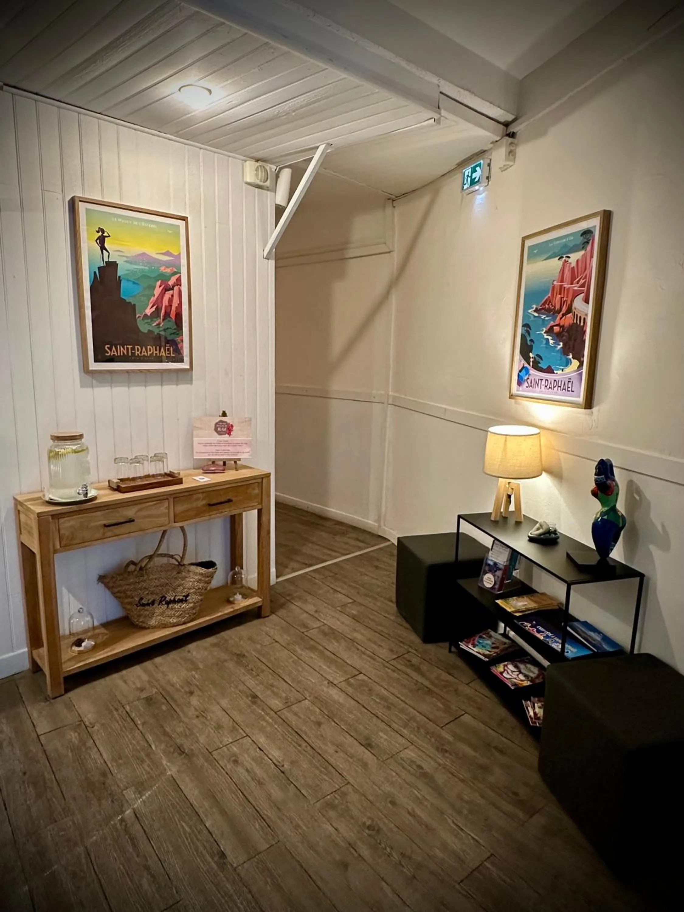 Lobby or reception in Hôtel Auberge Provençale