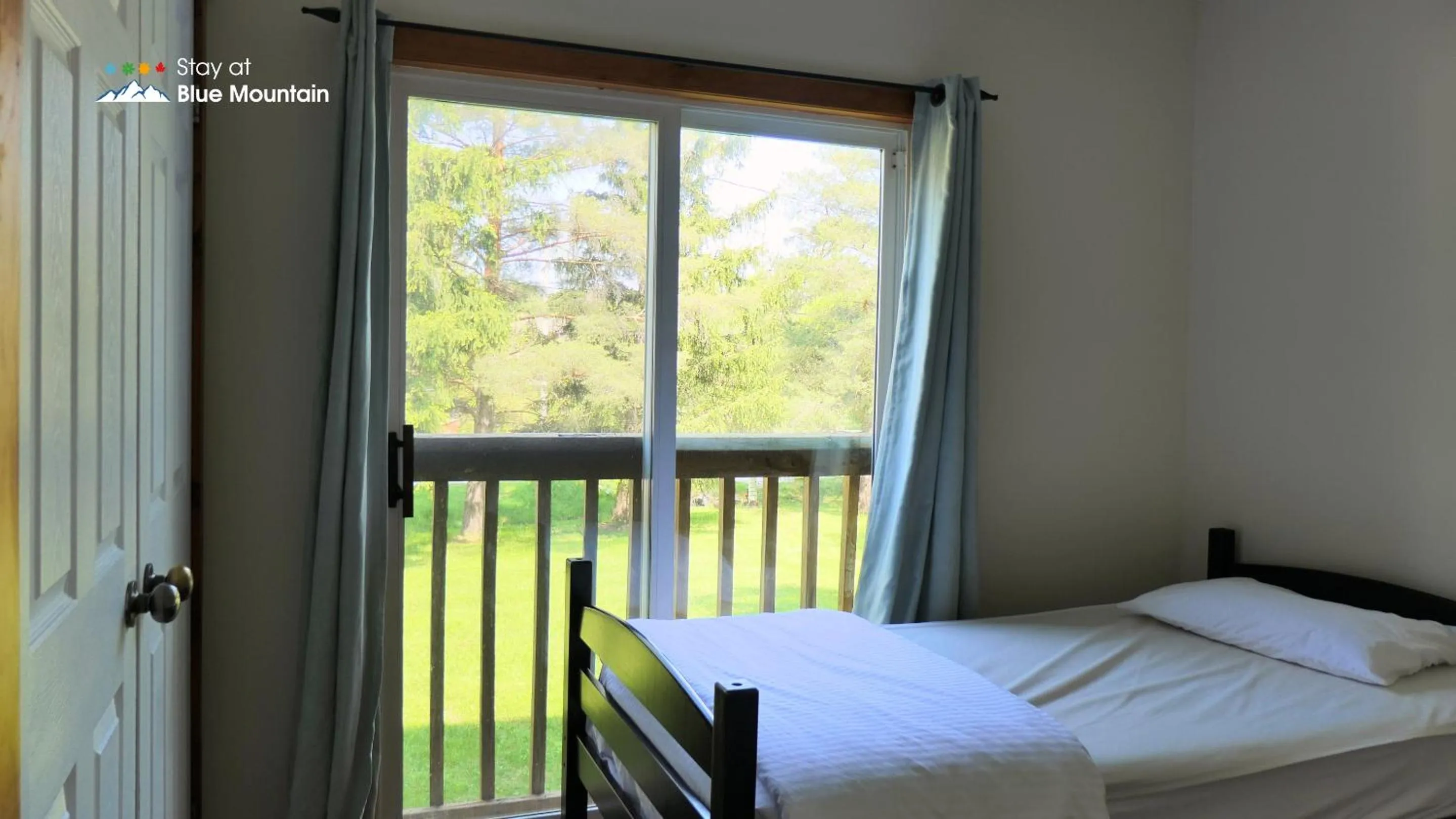 Bedroom, Bed in Summit Ridge 6