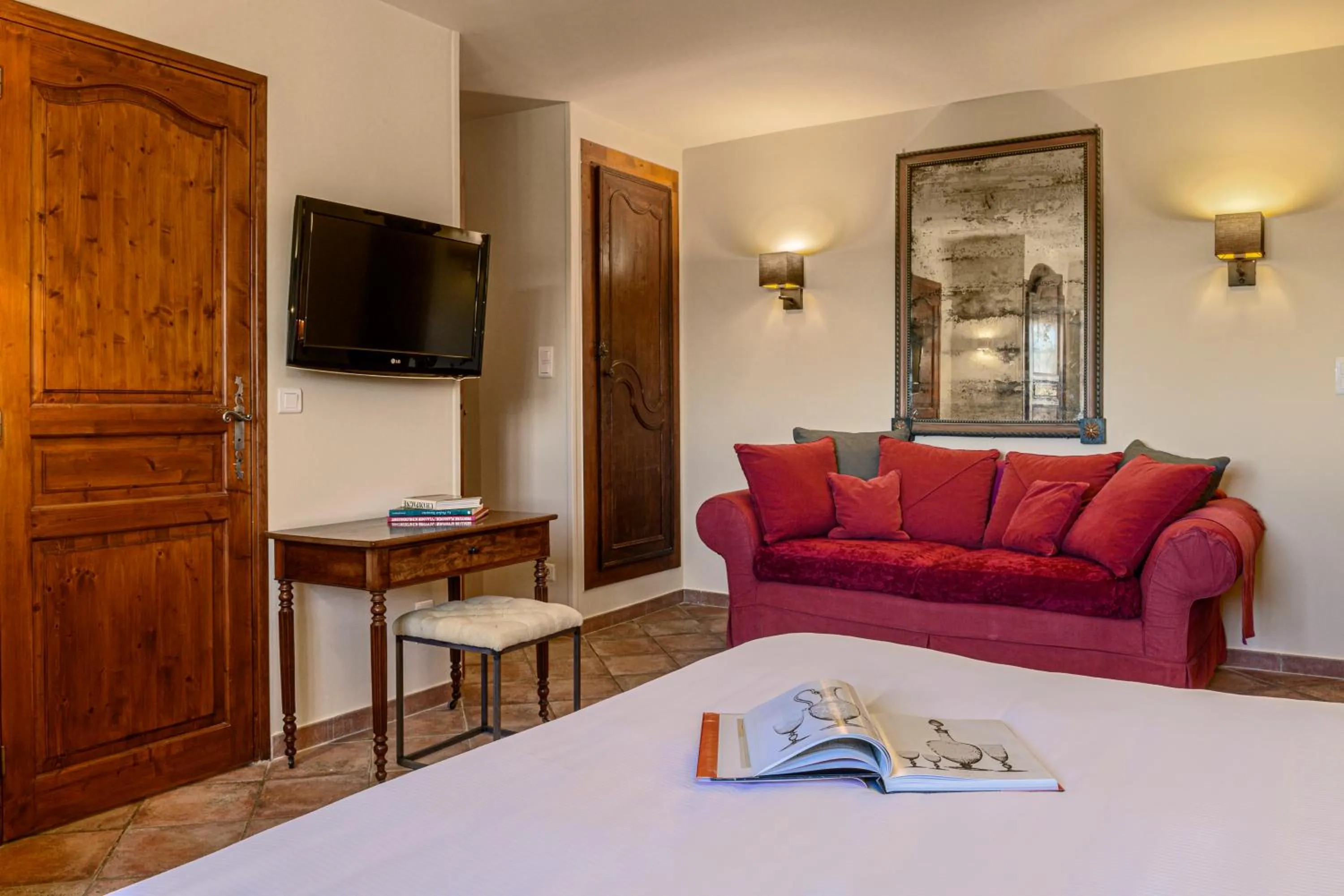 Bed in La Bastide du Calalou Hotel & Spa, BW Signature Collection