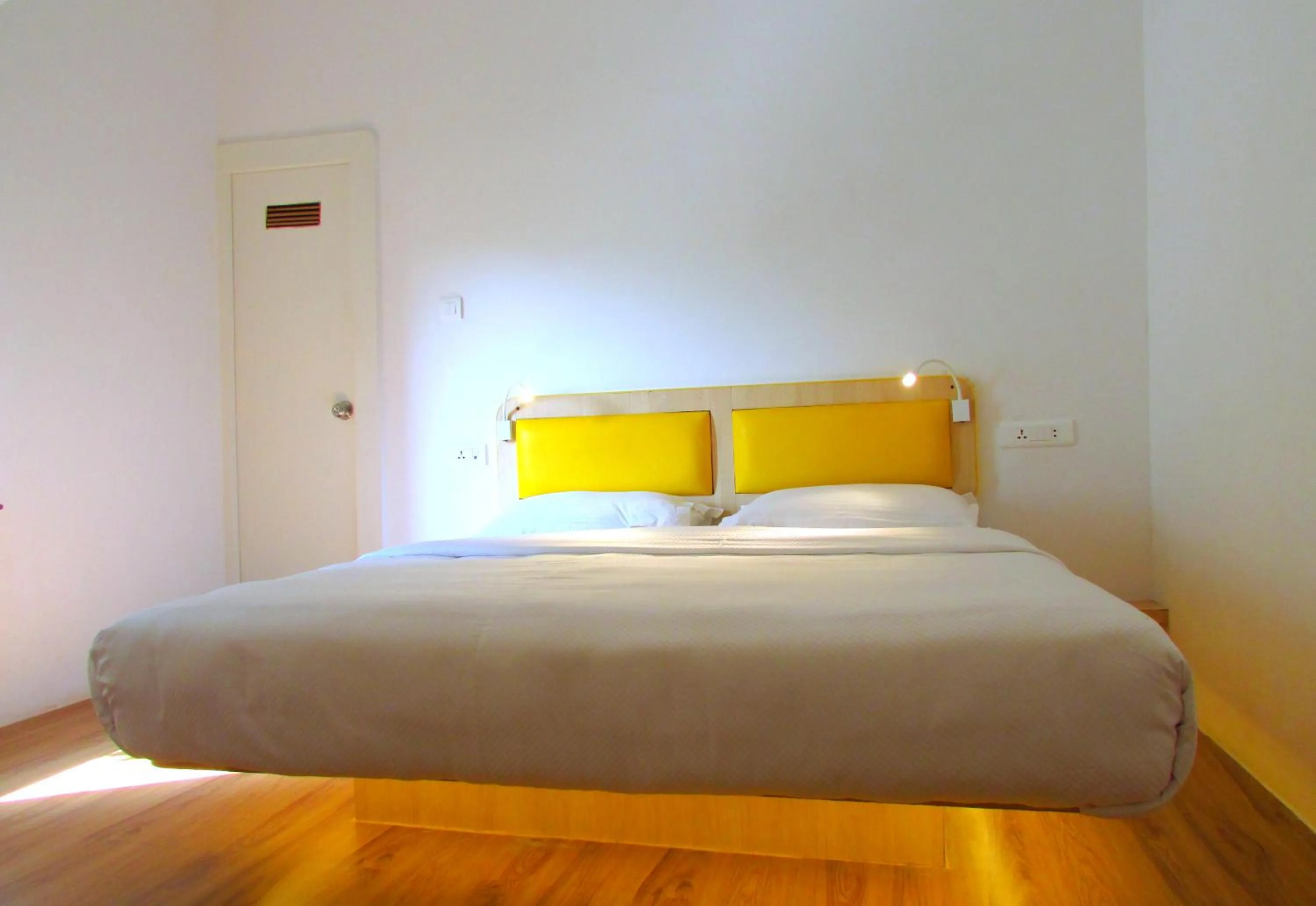 Photo of the whole room, Bed in Stay Inn