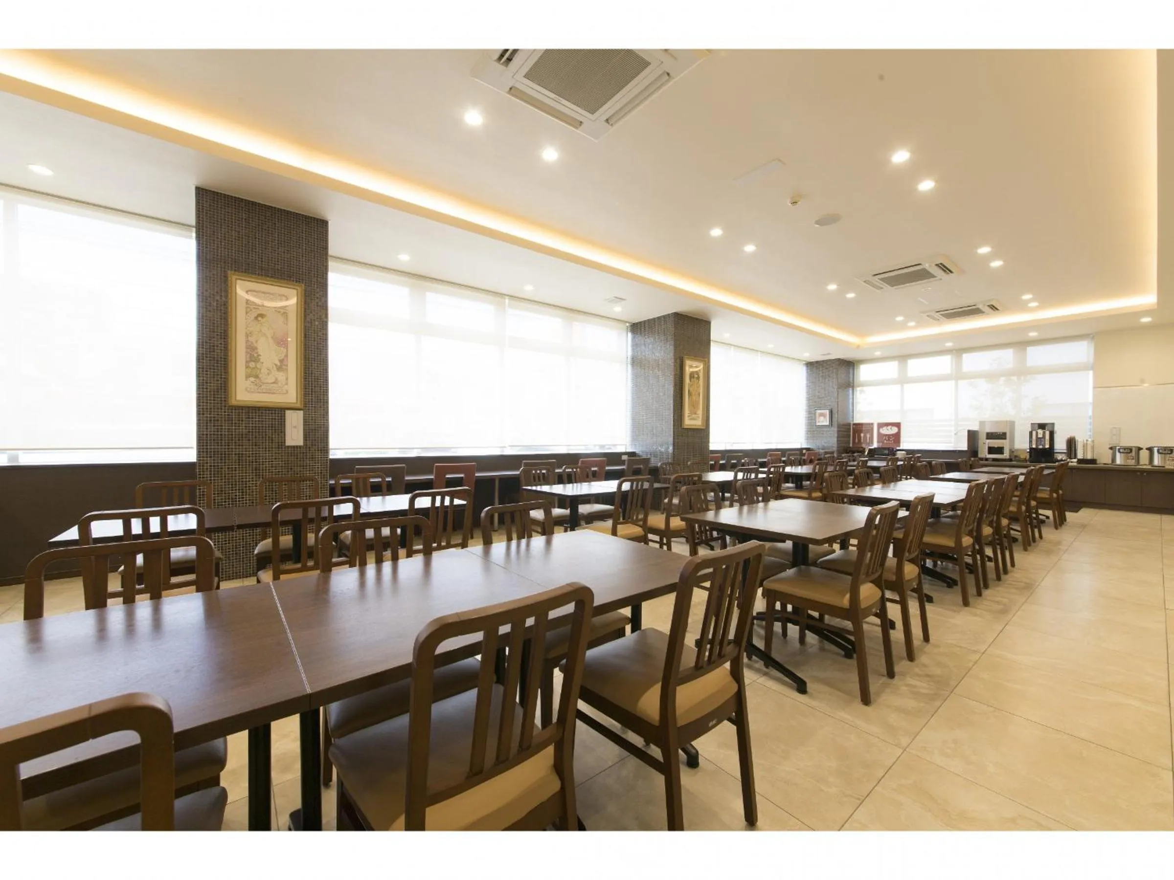 Restaurant/places to eat in Hotel Super Tomari