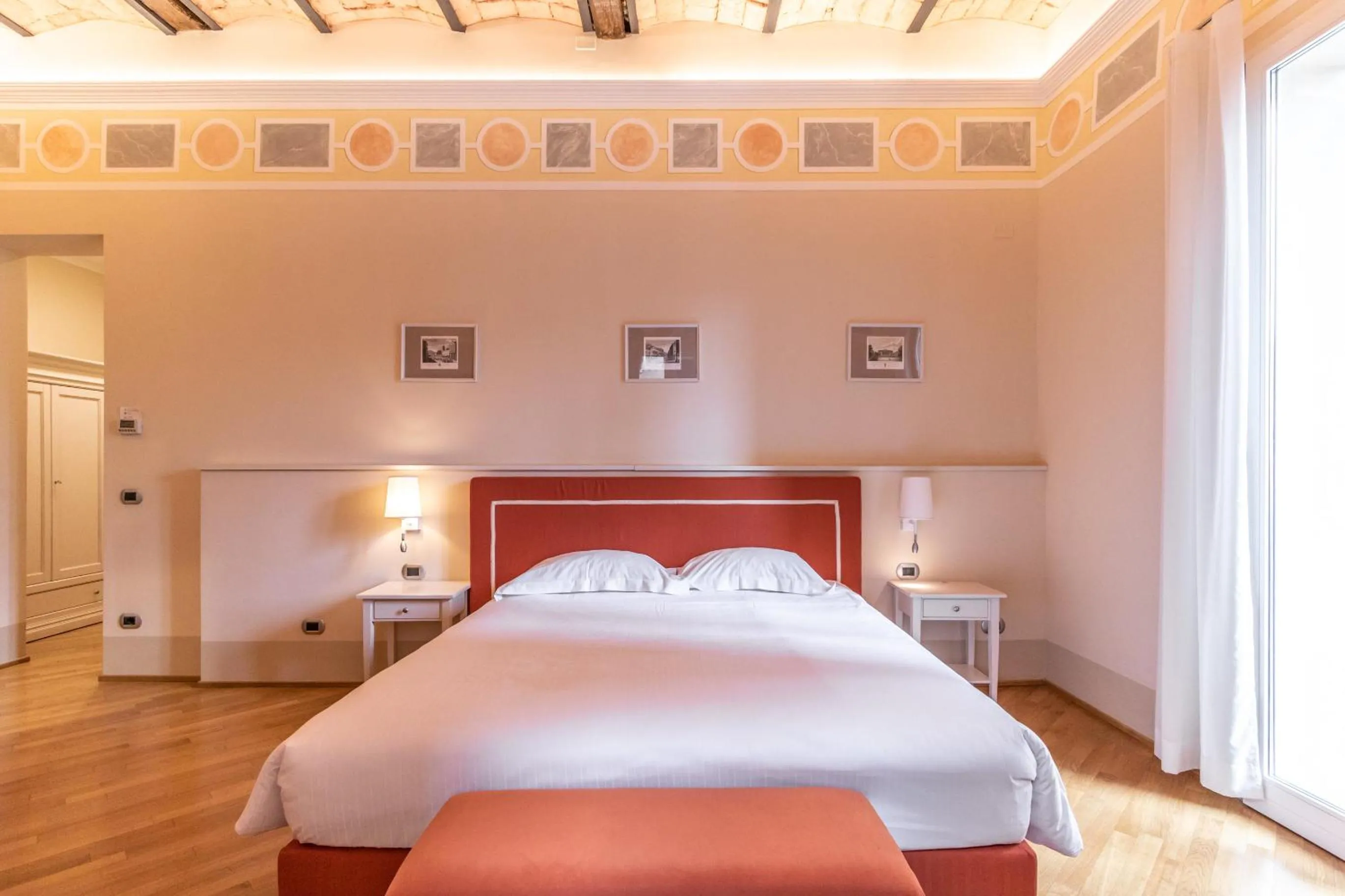 Bed in Casa Isolani Luxury Rooms Piazza Maggiore