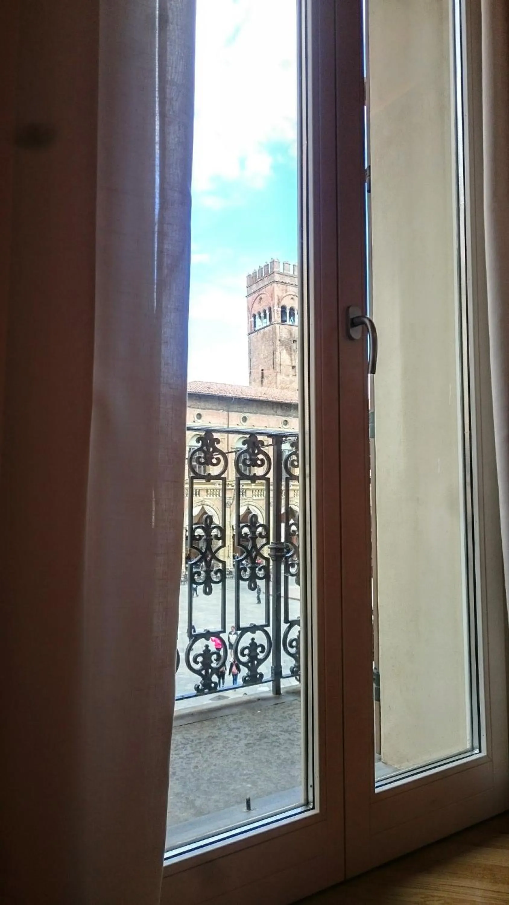 City view in Casa Isolani Luxury Rooms Piazza Maggiore