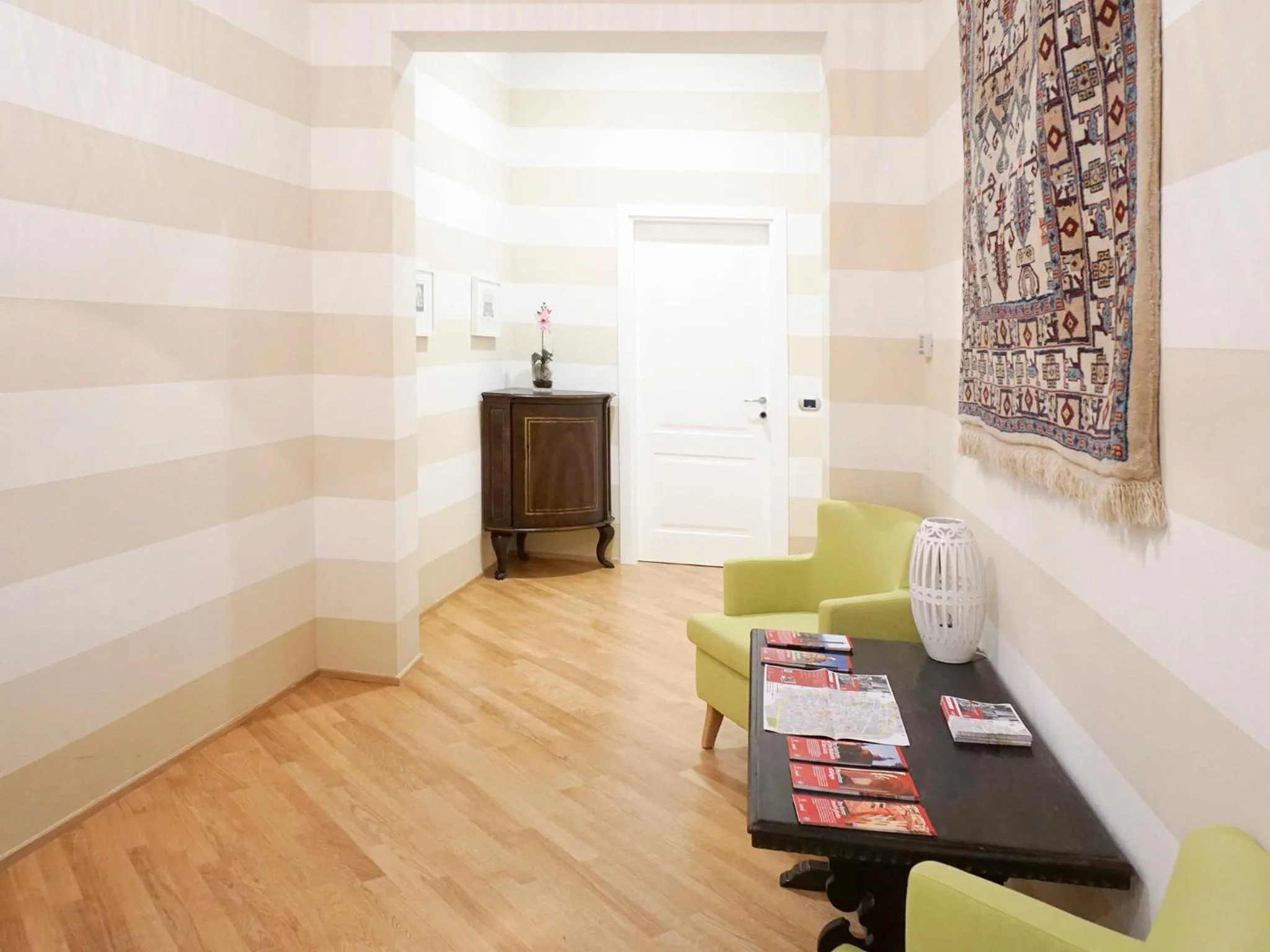 Lobby or reception in Casa Isolani Luxury Rooms Piazza Maggiore