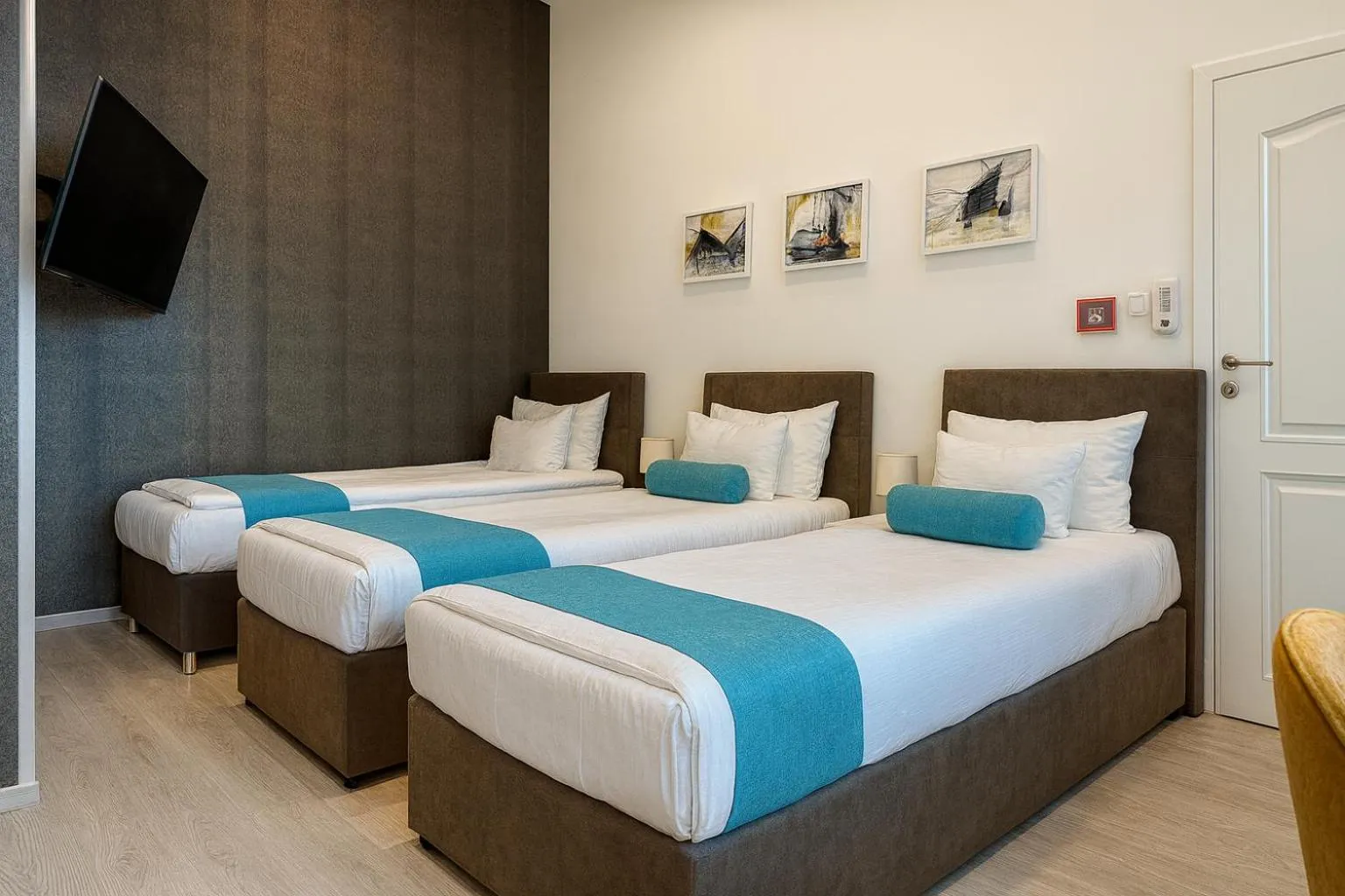 Bed in Hotel Mika Downtown