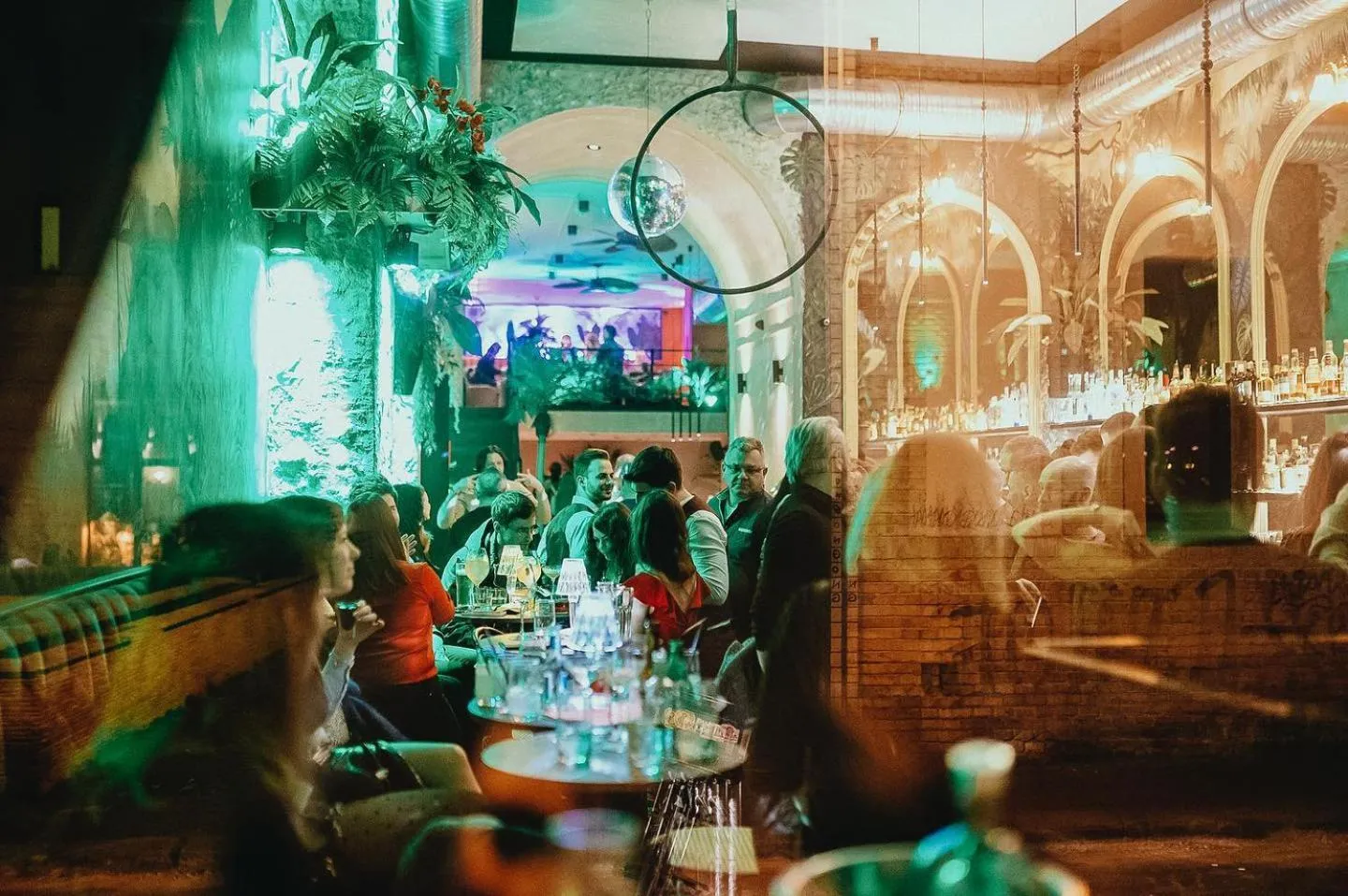 Restaurant/places to eat in Hotel Mika Downtown