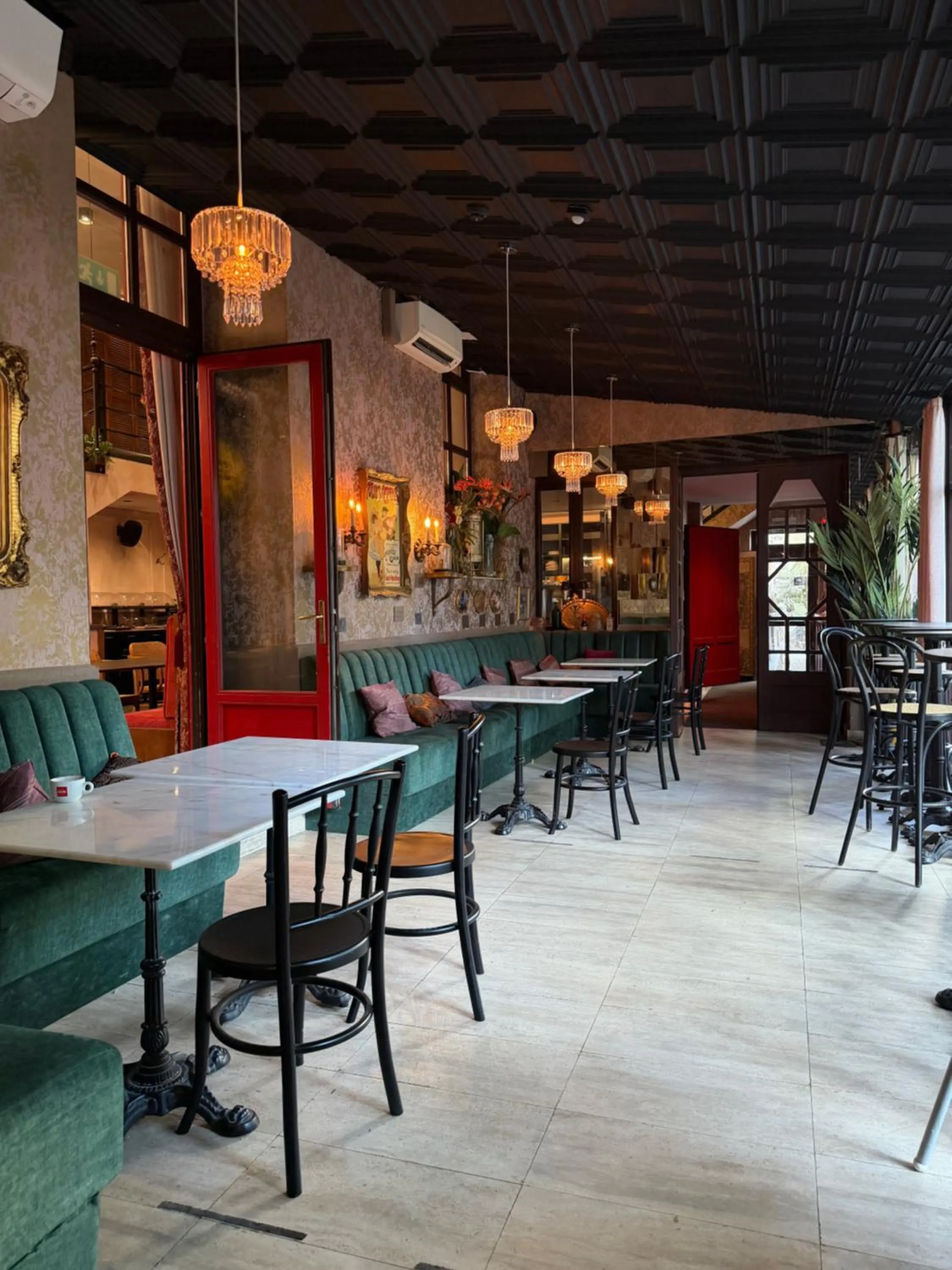 Lounge or bar in Hotel Mika Downtown