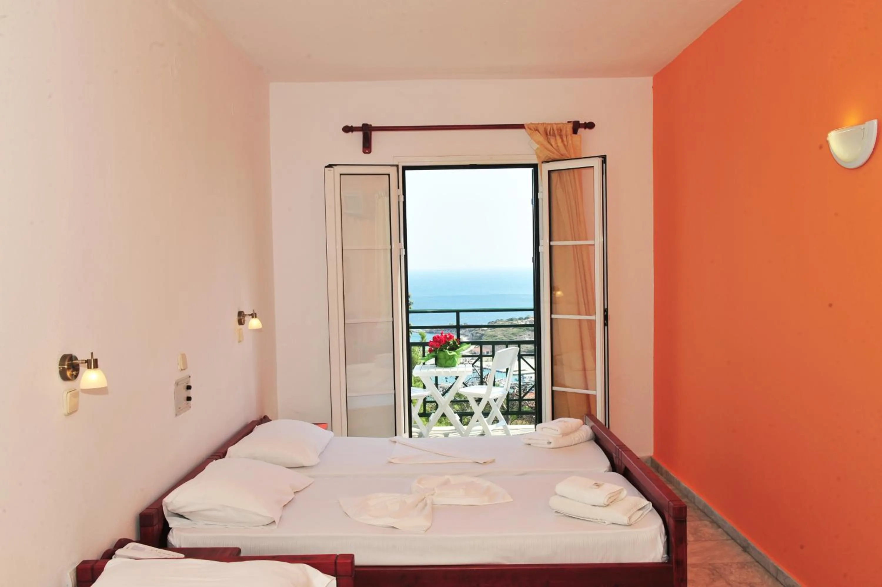 Balcony/Terrace, Bed in Mykali Hotel