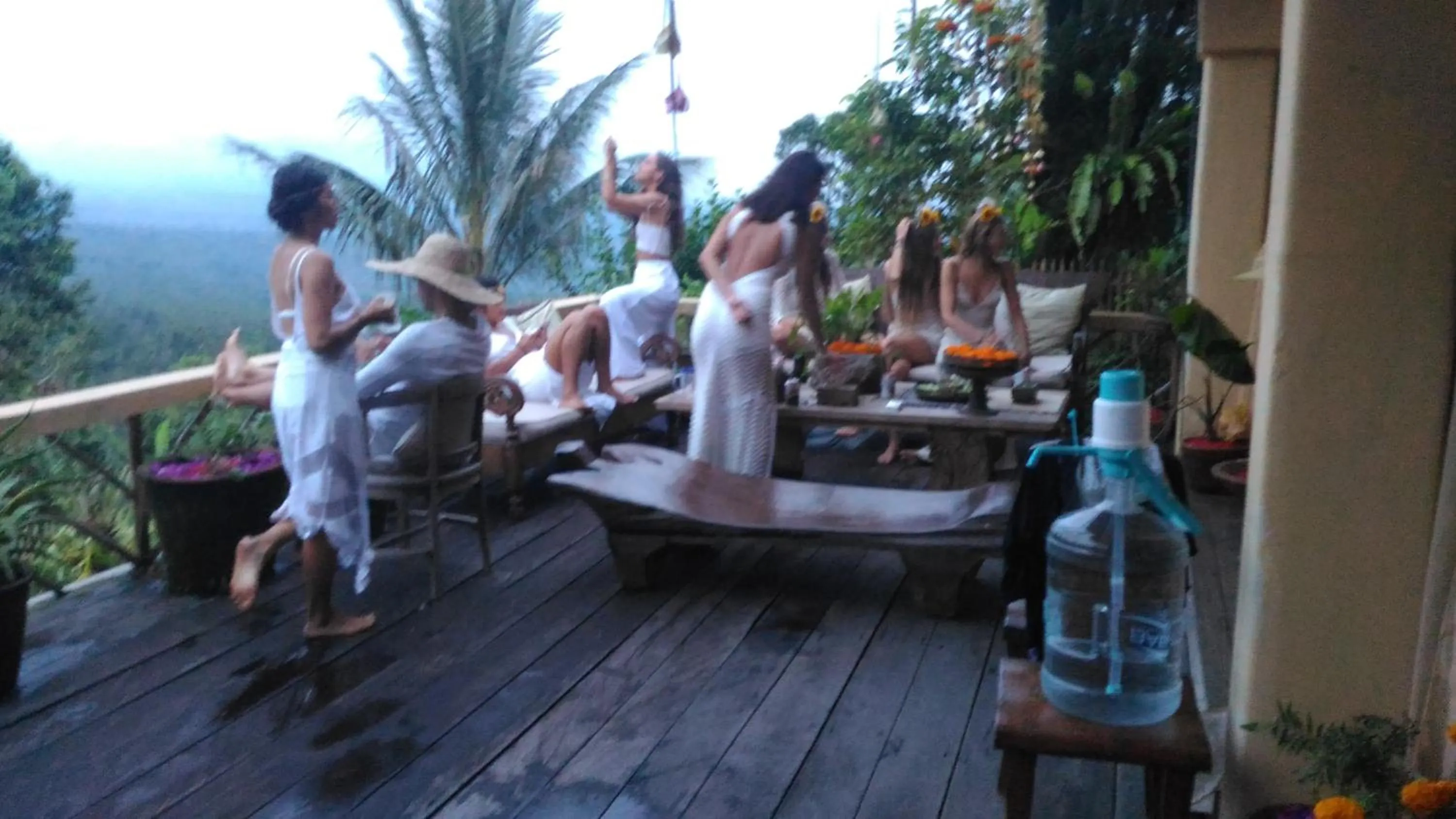 People in DWan Tea Mountain Side