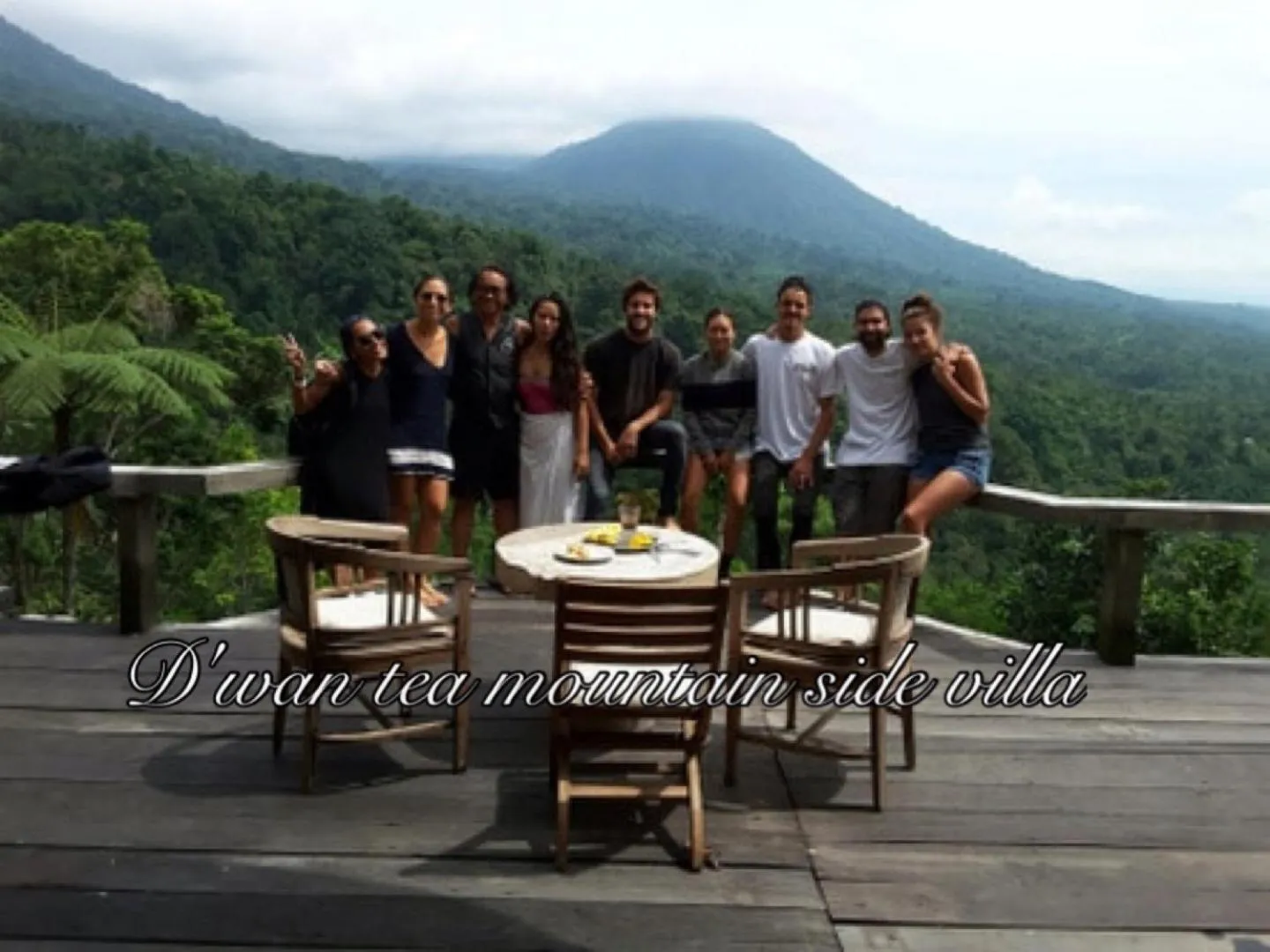 Family in DWan Tea Mountain Side