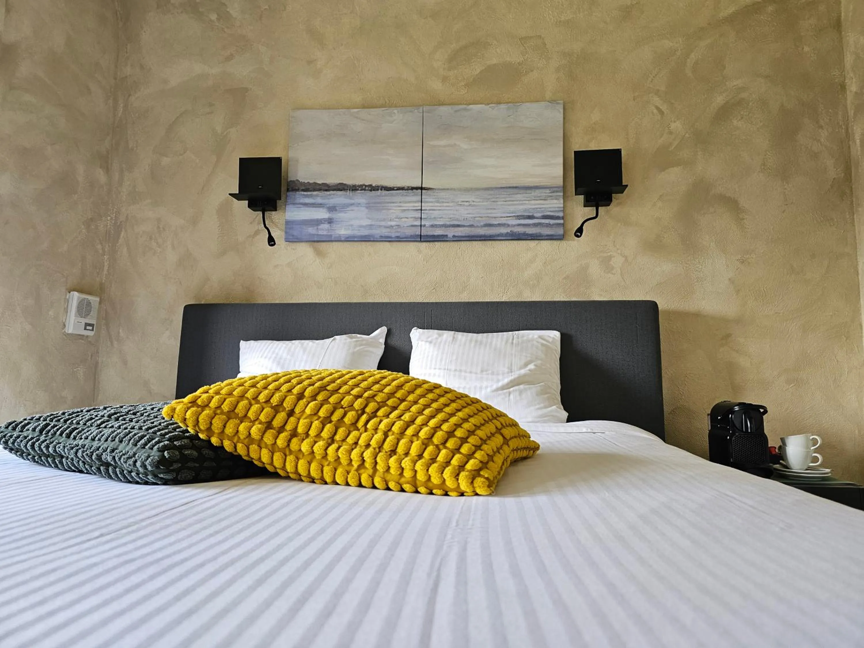 Bedroom, Bed in Hotel Westendia and Free Parking Top Breakfast