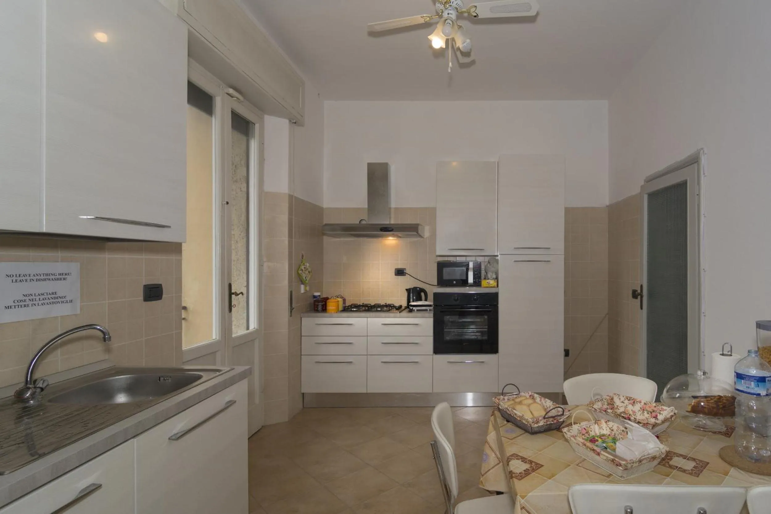 Kitchen or kitchenette in Holiday Pisa Gare