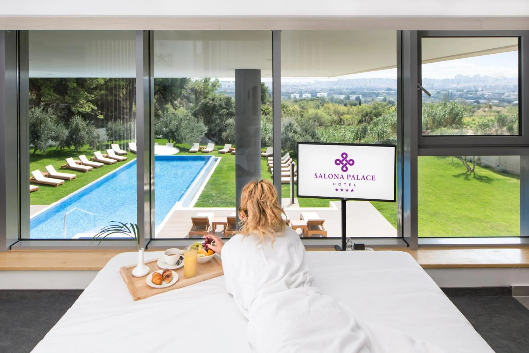 Pool view in Hotel Salona Palace