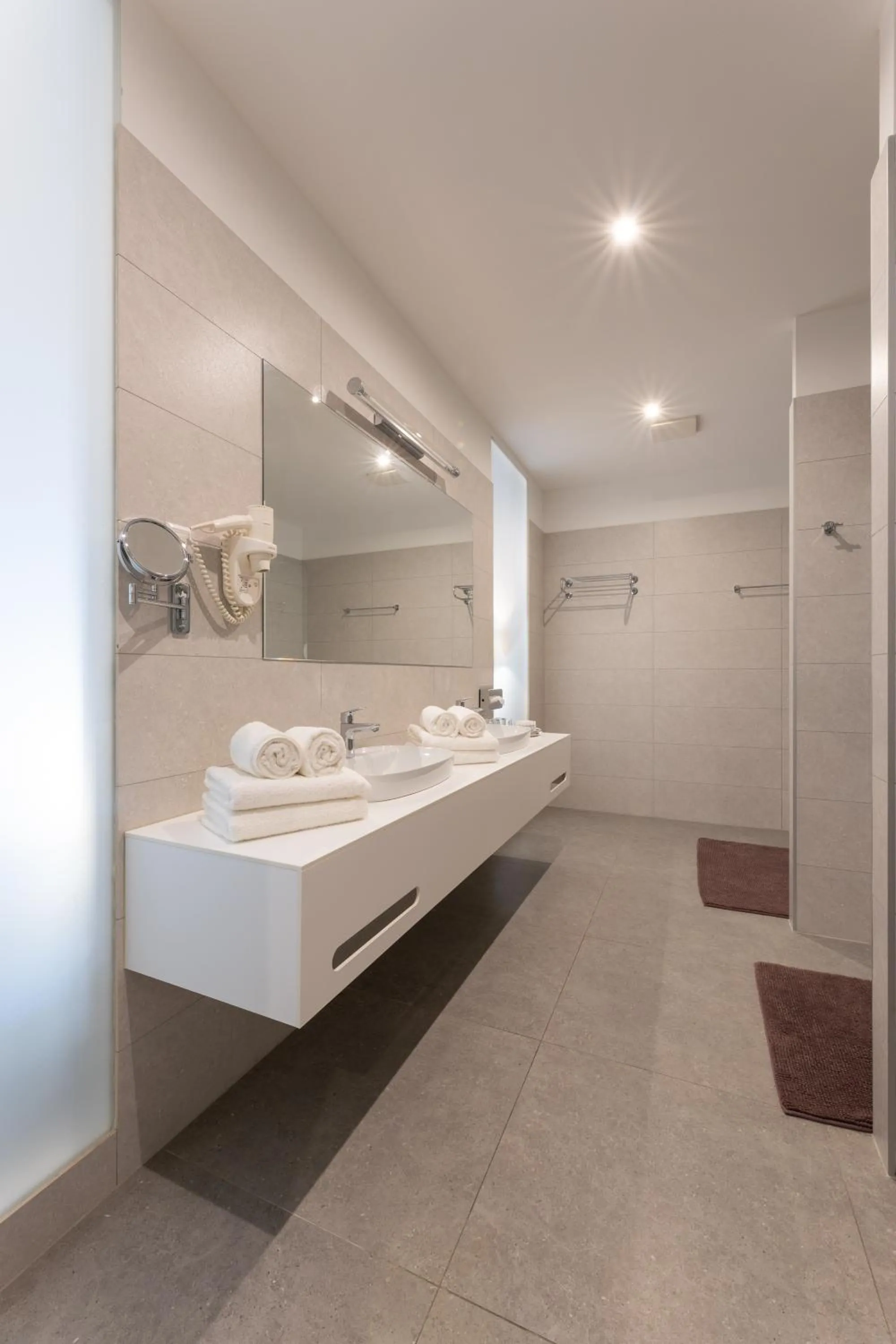 Bathroom in Hotel Salona Palace