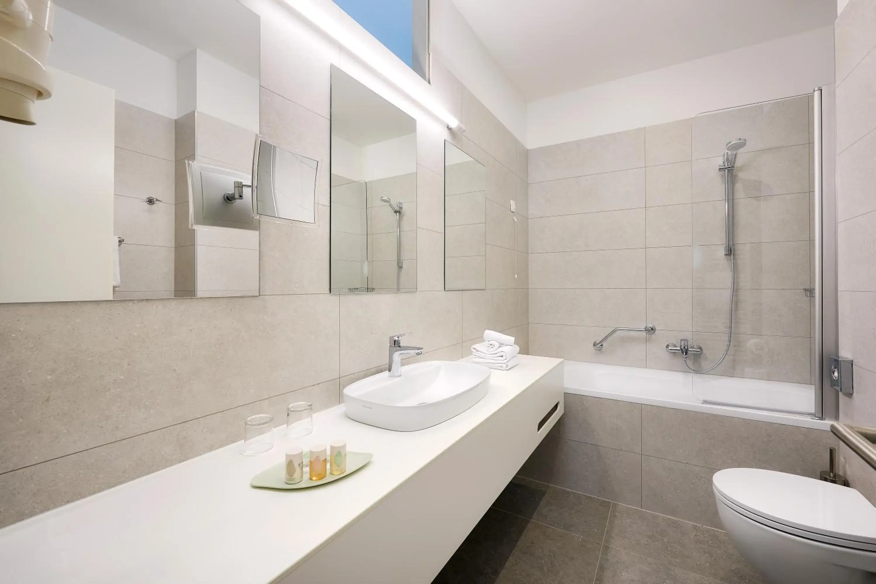 Standard Twin Room with Balcony - single occupancy in Hotel Salona Palace Standard Twin Room with Balcony - single occupancy in Hotel Salona Palace