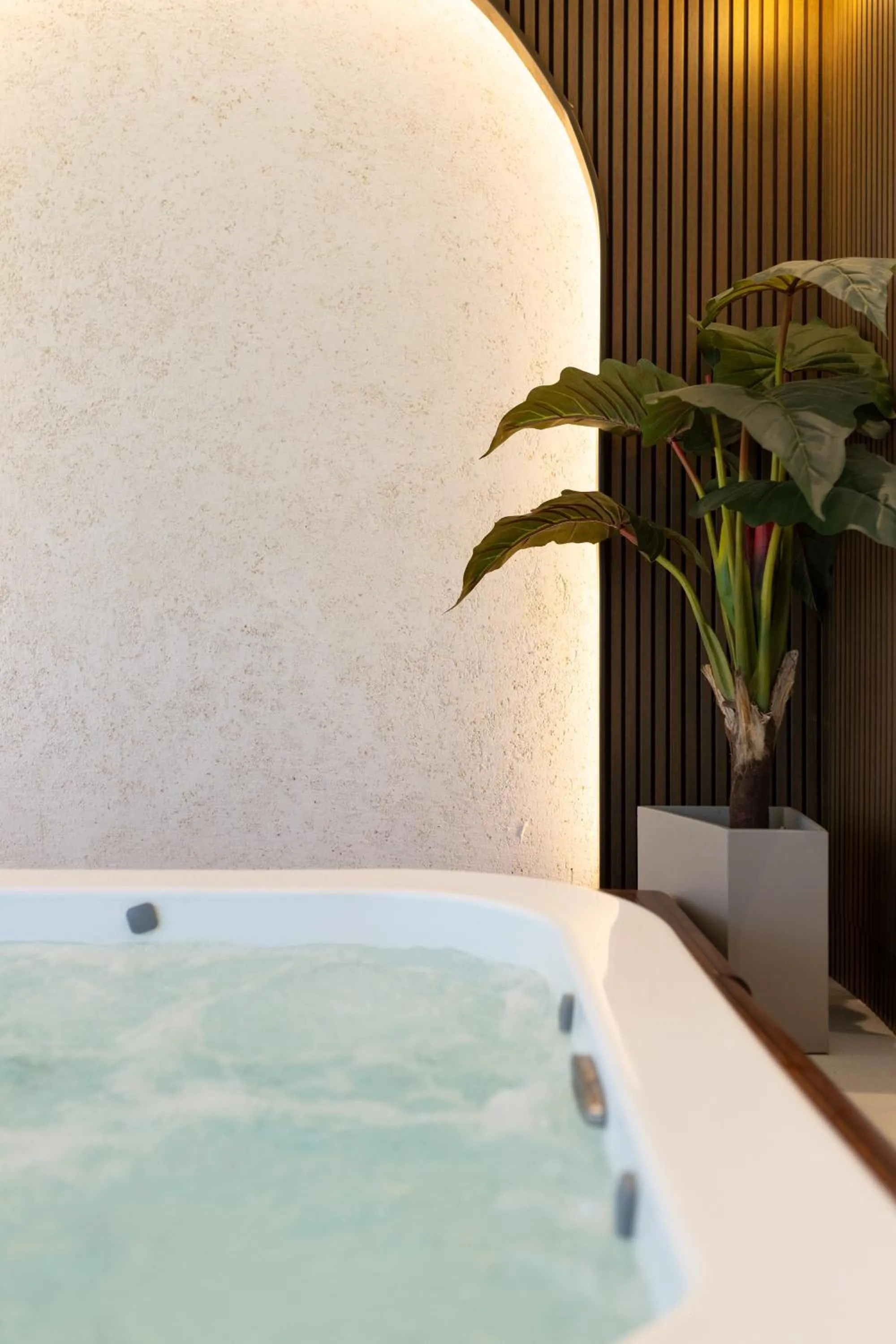 Hot Tub in Hotel Salona Palace