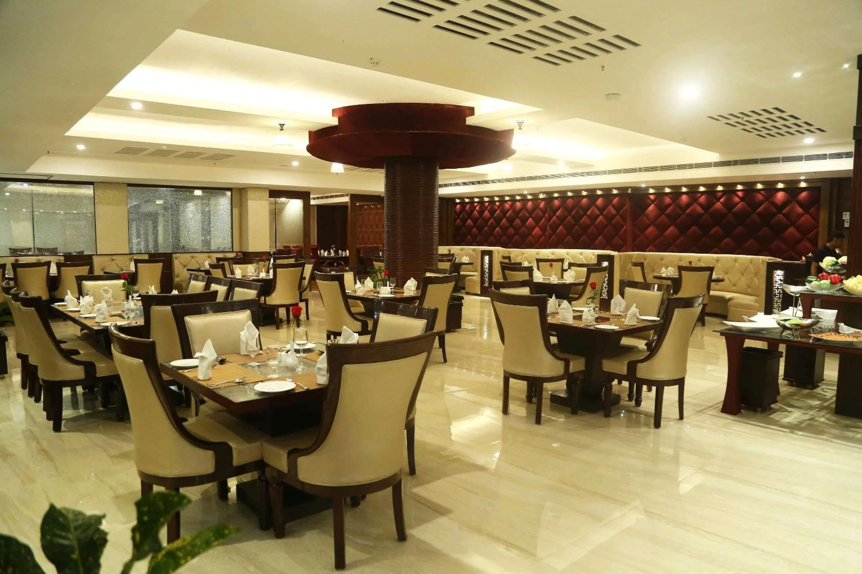Restaurant/Places to Eat in Clarion Inn Amps Patiala