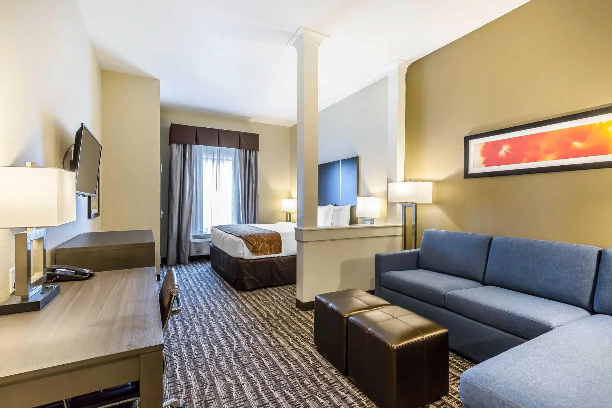 Photo of the whole room, Bed in Comfort Suites Near Sam Houston Race Park