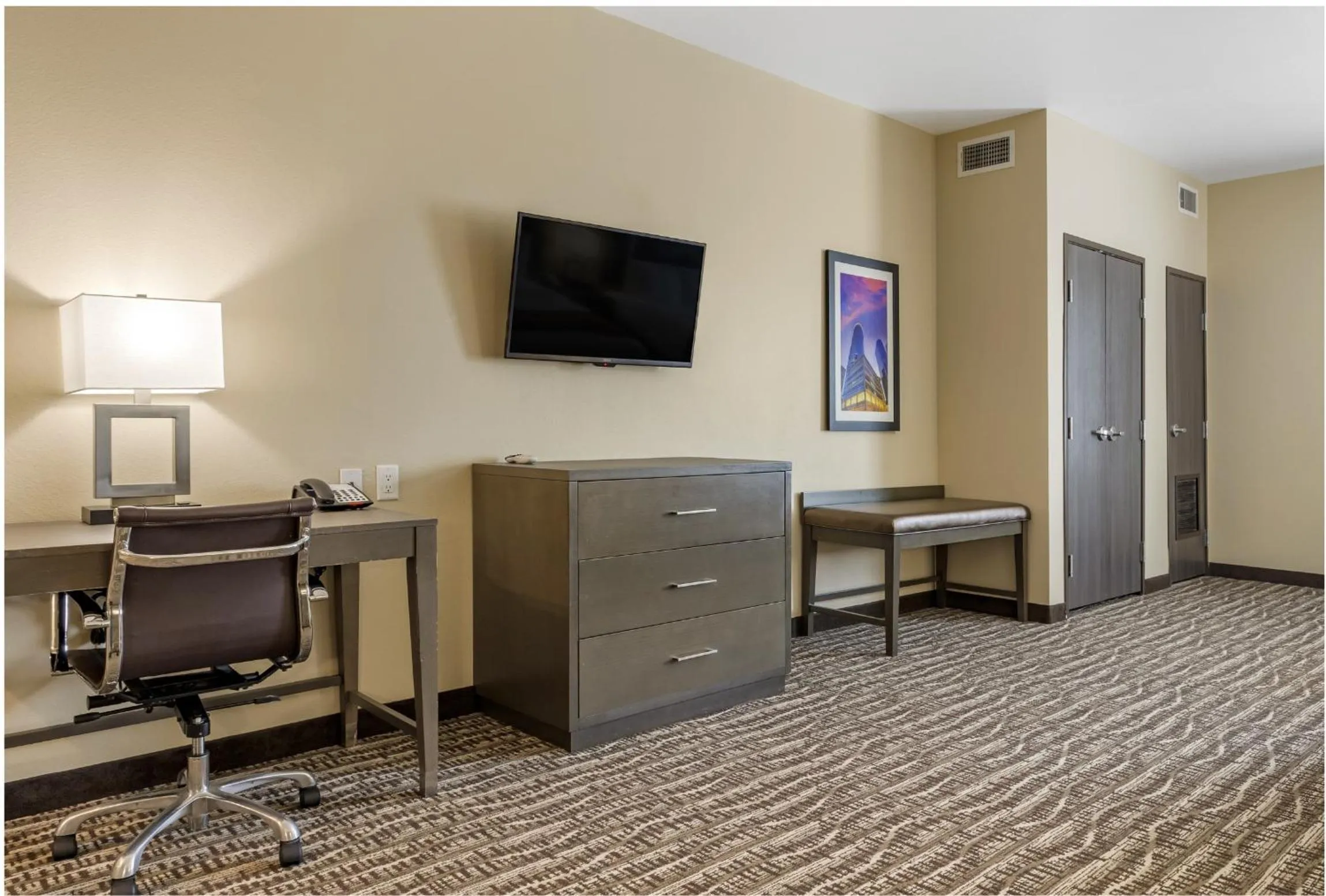 TV and multimedia in Comfort Suites Near Sam Houston Race Park