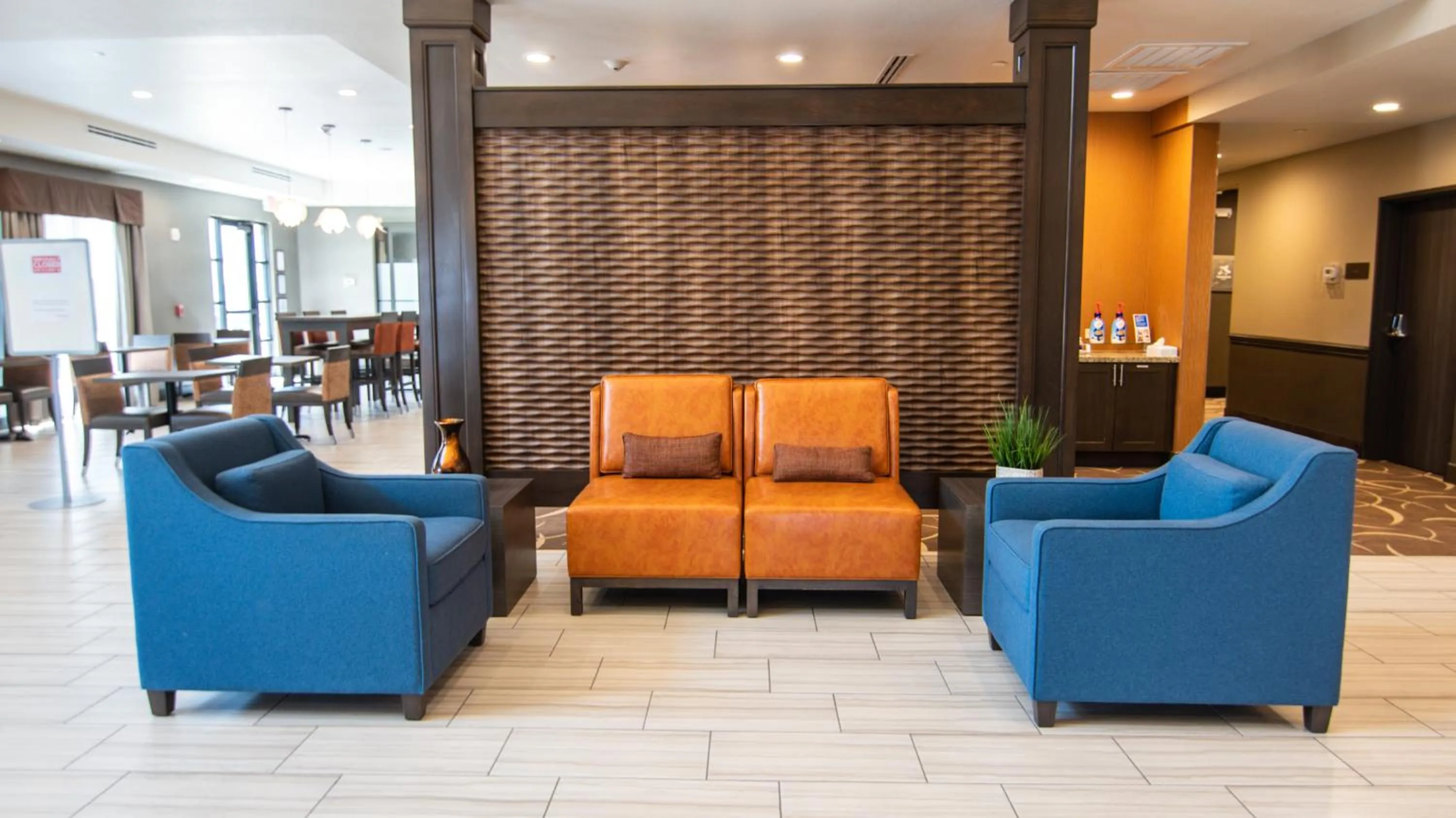 Lobby or reception in Comfort Suites Near Sam Houston Race Park