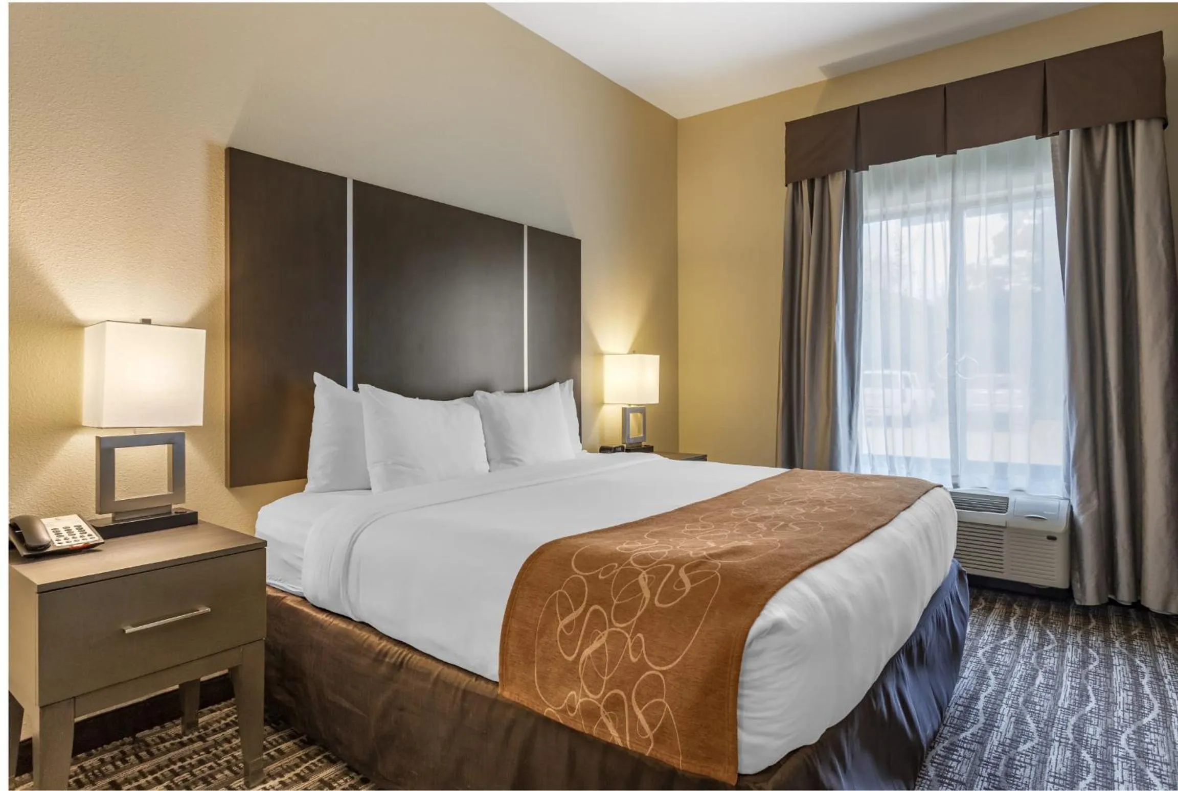 Bedroom, Bed in Comfort Suites Near Sam Houston Race Park