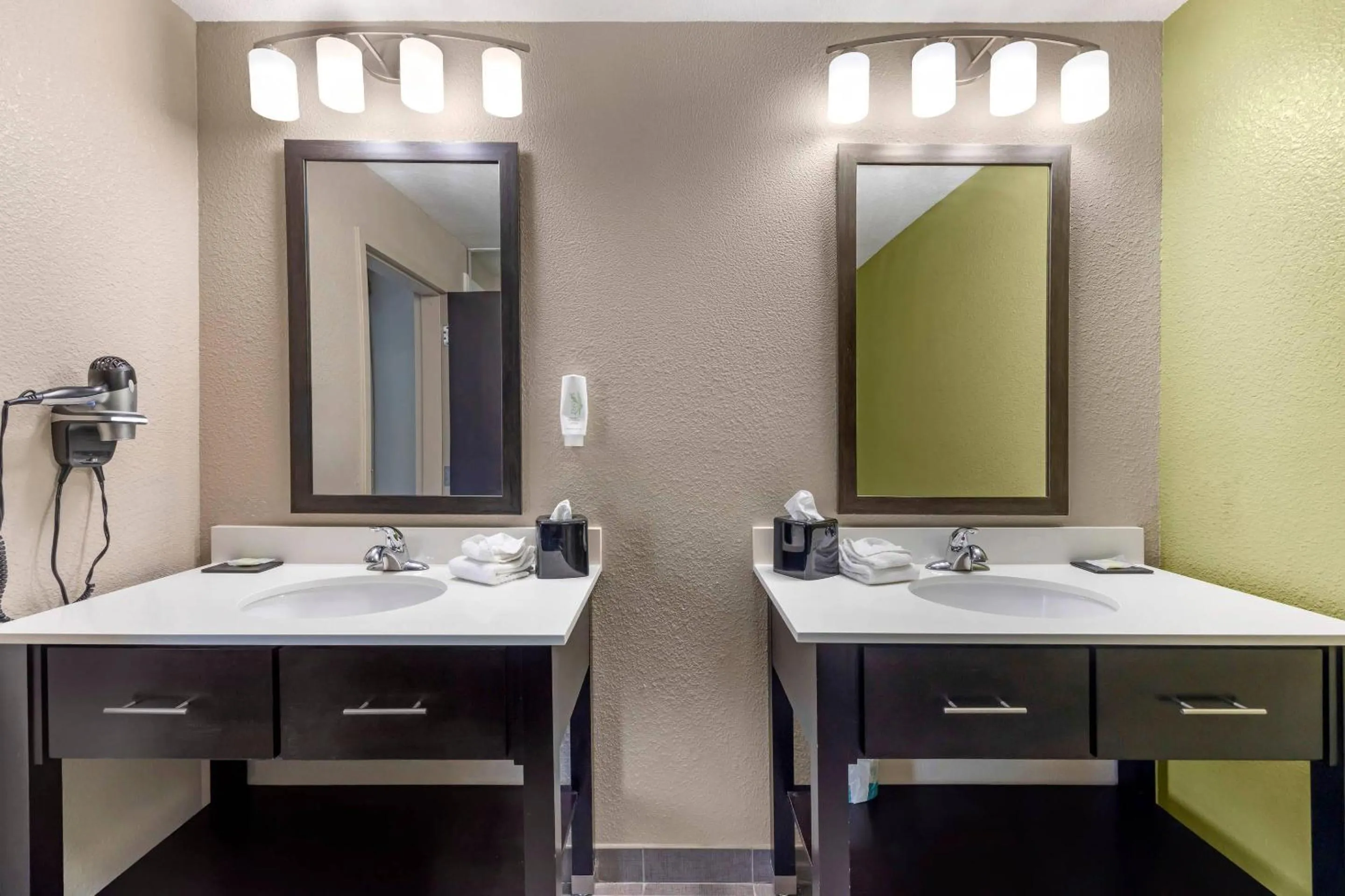 Bedroom in Sleep Inn & Suites Columbia