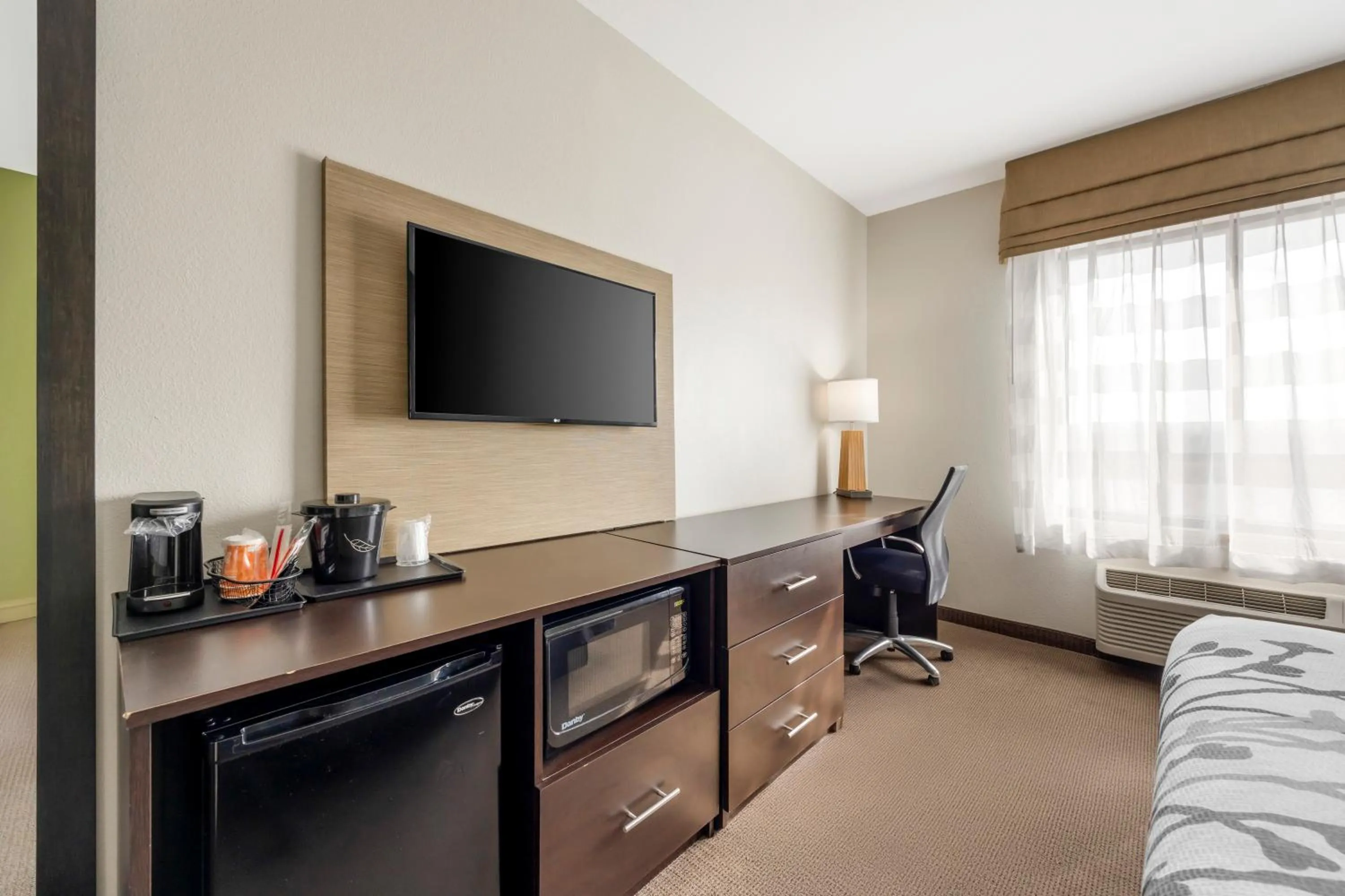 Bed in Sleep Inn & Suites Columbia