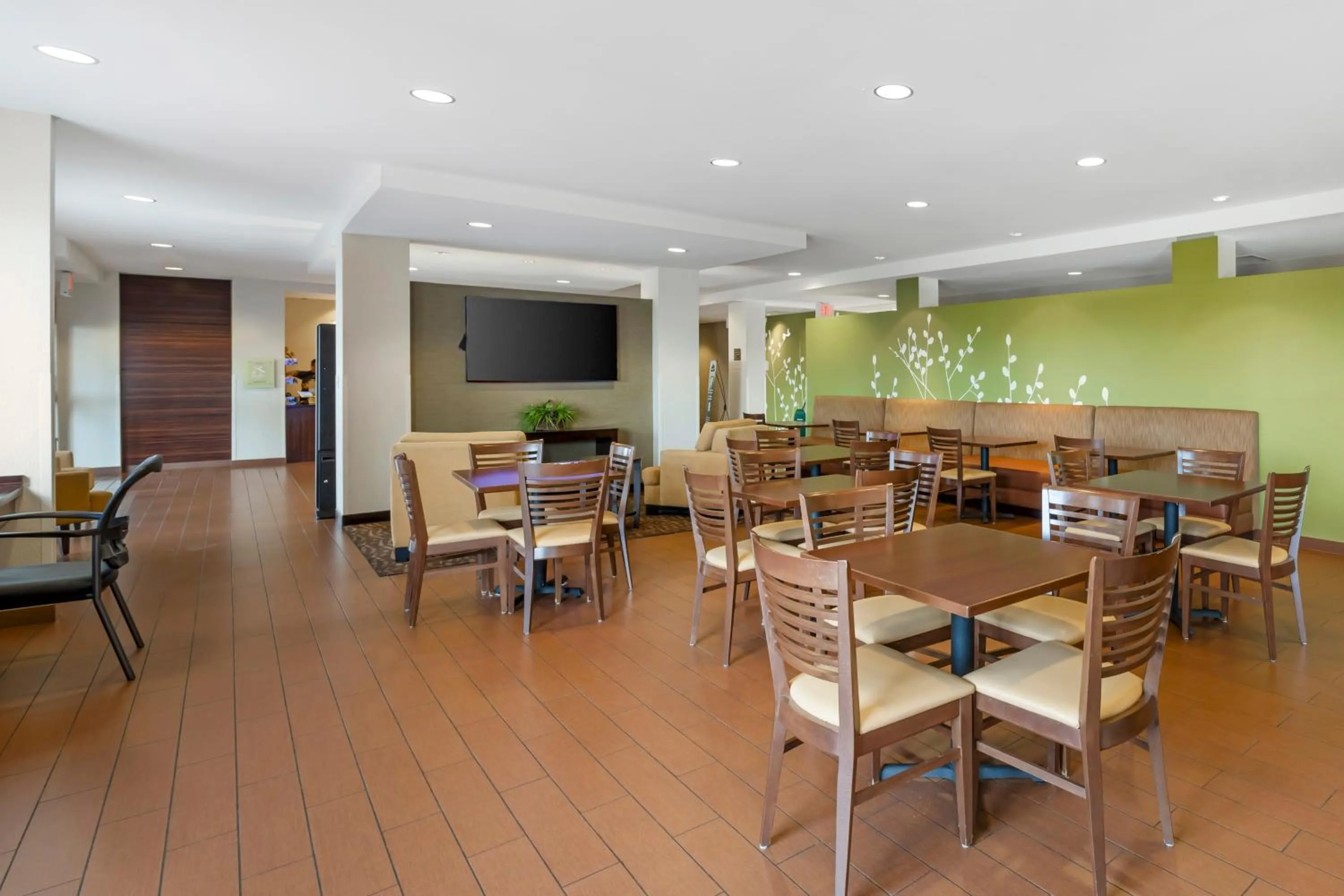 Seating area in Sleep Inn & Suites Columbia