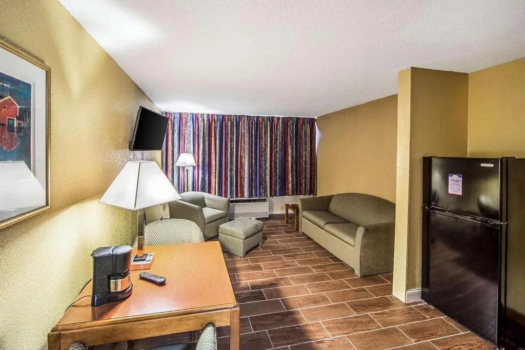 Seating Area in Suburban Studios Fort Wayne