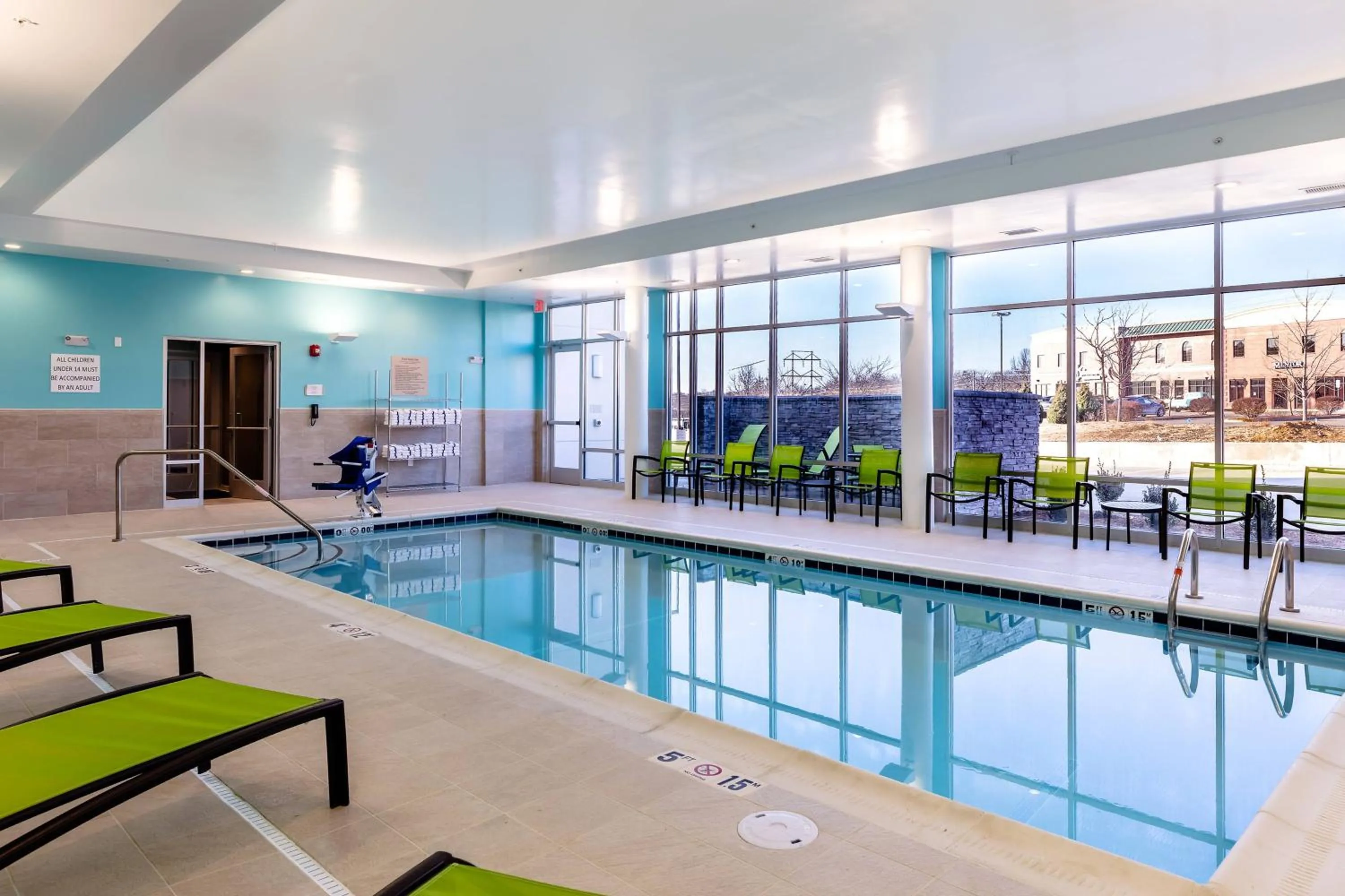 Swimming pool in SpringHill Suites by Marriott Columbia