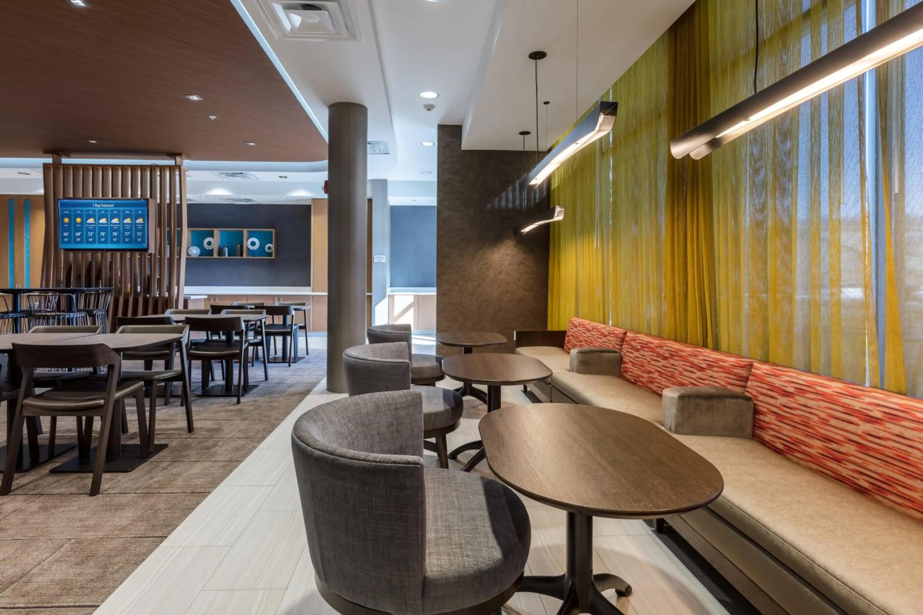 Restaurant/places to eat in SpringHill Suites by Marriott Columbia