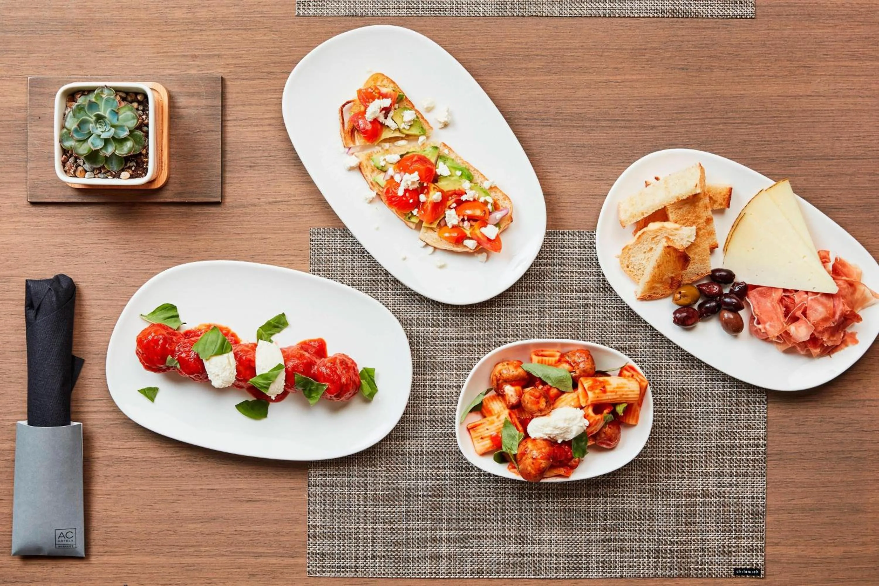 Restaurant/places to eat in AC Hotel by Marriott Cincinnati at The Banks