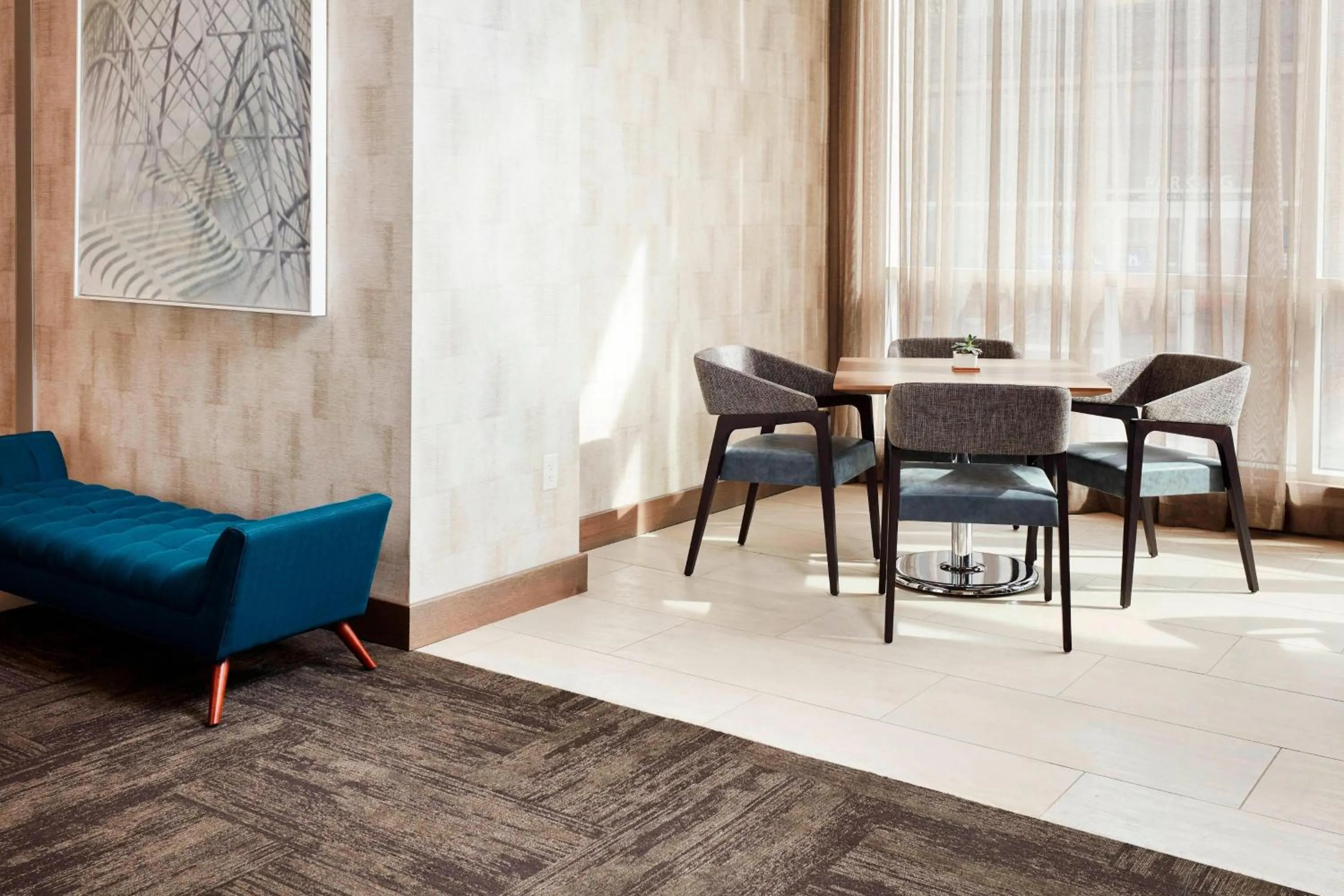 Lounge or bar in AC Hotel by Marriott Cincinnati at The Banks