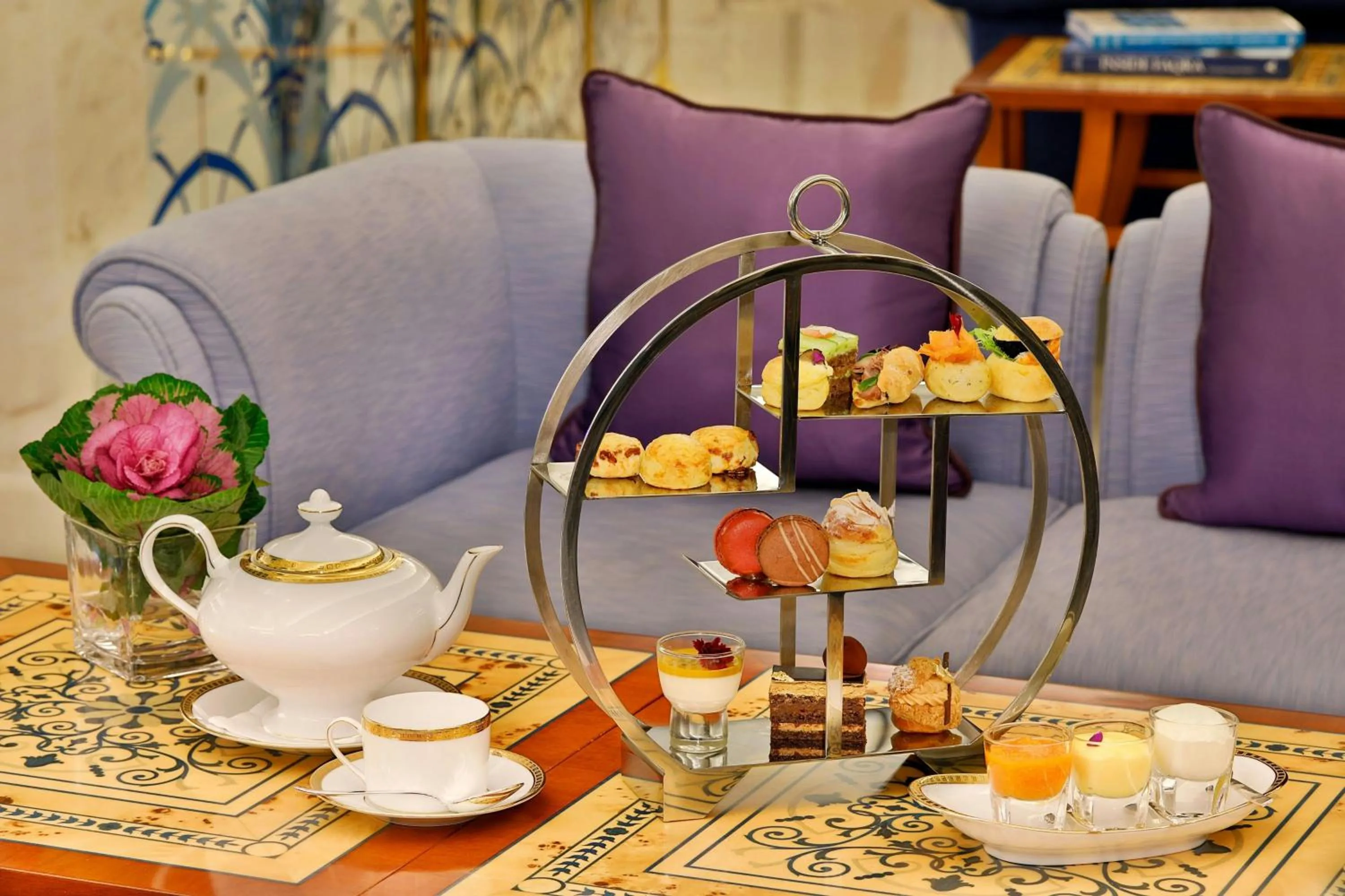 Lounge or bar in The Ritz-Carlton Jeddah