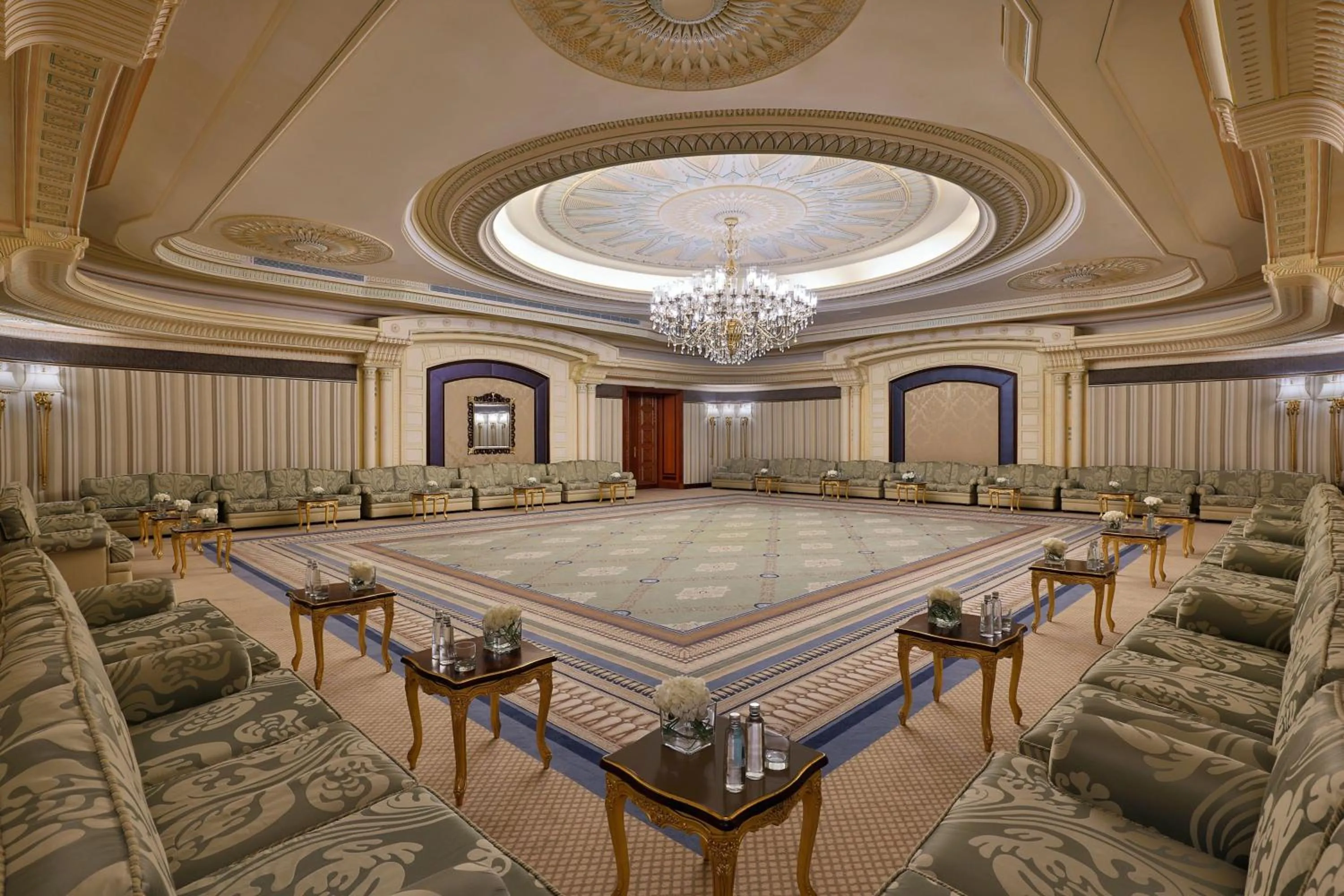Lounge or bar in The Ritz-Carlton Jeddah